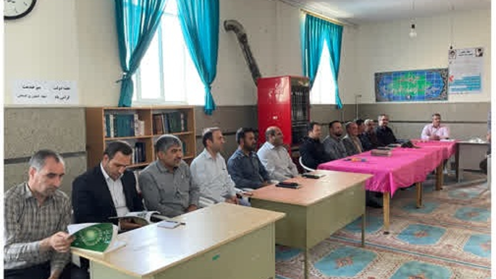 به مناسبت هفته دولت و روز کارمند صورت پذیرفت:
برپایی میز خدمت در محل مصلی نماز جمعه شهر کمیجان