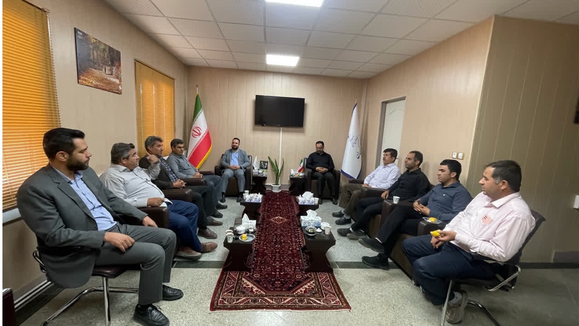 دیدار اعضای شورای اسلامی‌ شهرستان و بخش مرکزی با فرماندار و بخشدار مرکزی به مناسبت هفته دولت