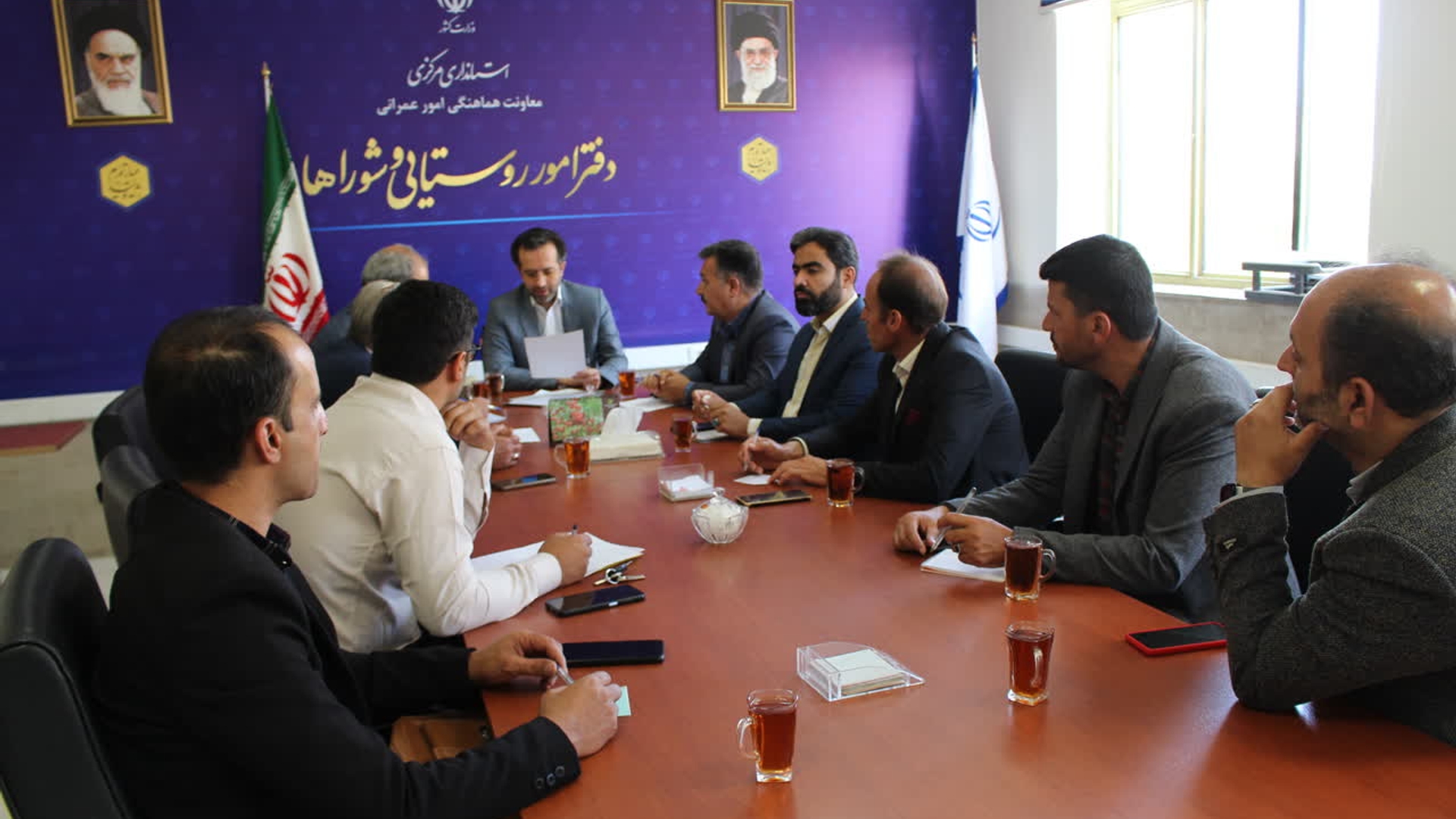 برگزاری جلسه بررسی مسائل و مشکلات شرکت های تعاونی دهیاری های شهرستان شازند با شرکت دانه بندی همیاران