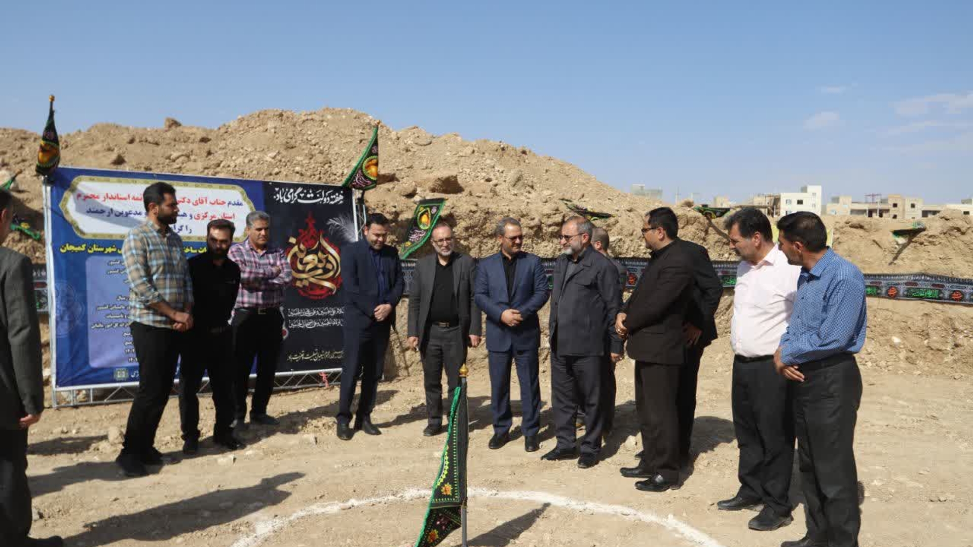 به مناسبت هفته دولت، عملیات اجرایی احداث ساختمان اداره امور مالیاتی شهرستان کمیجان با زیربنای ۲۵۰ مترمربع، با حضور استاندار مرکزی آغاز شد