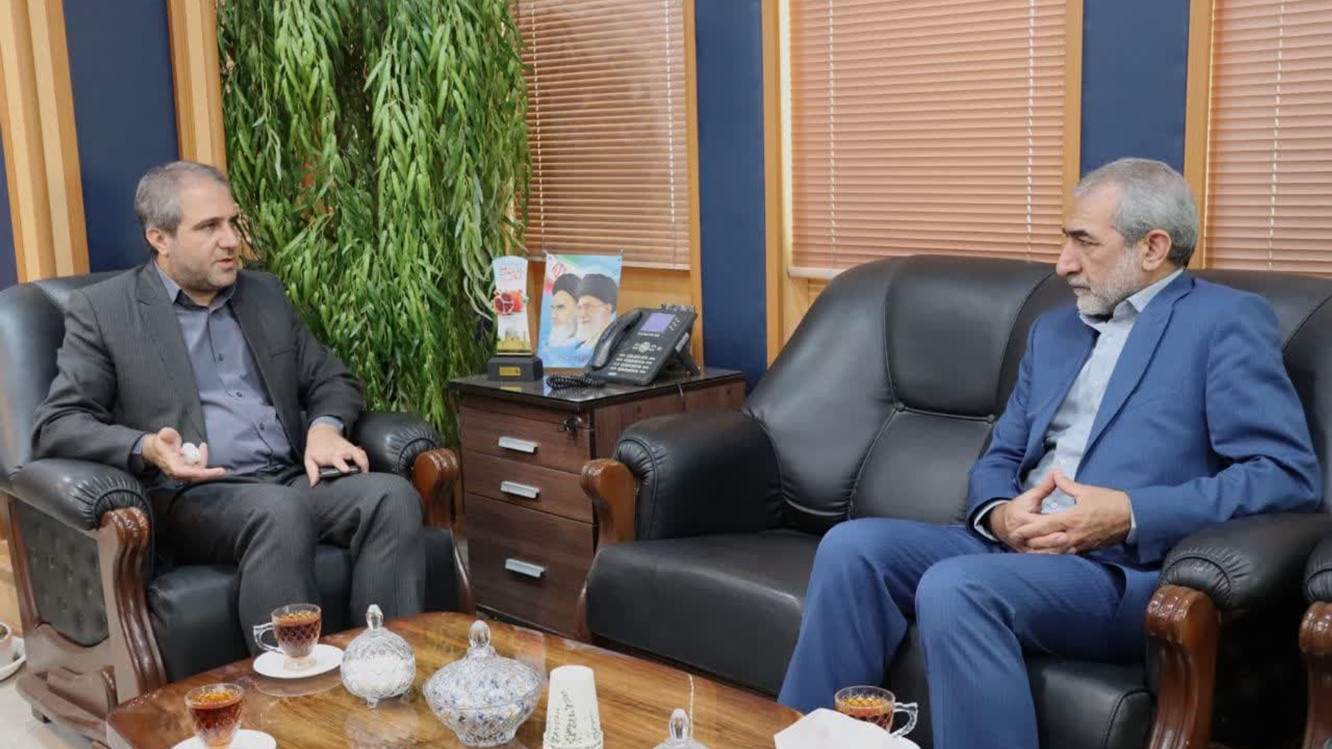 فتاحی مدیر کل دامپزشکی استان مرکزی به همراه رییس این اداره در ساوه با مهدی الیاسی معاون استاندار و فرماندار ویژه شهرستان ساوه دیدار و گفتگو کردند.