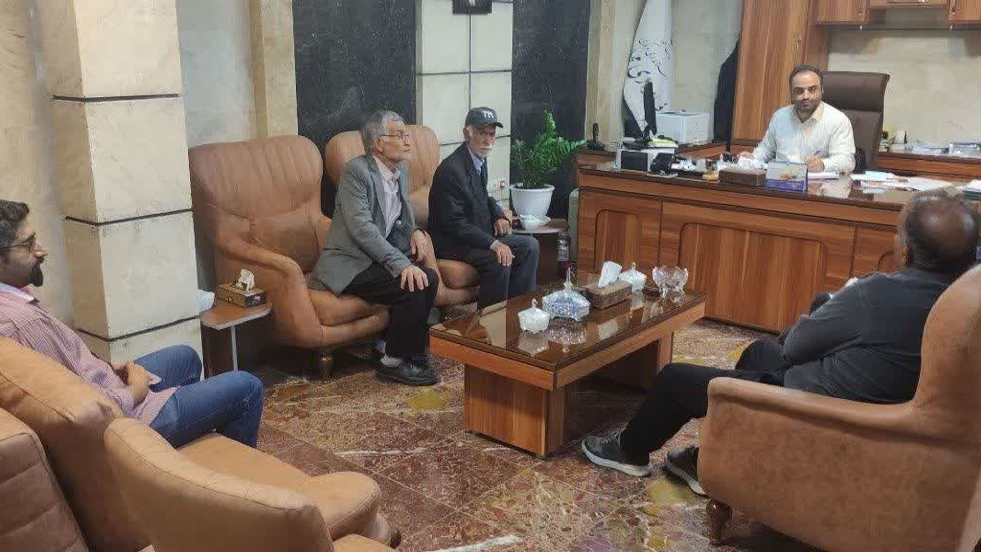 دیدار تعدادی از اهالی روستاهای ارقده و نینه با سرپرست فرمانداری شهرستان محلات