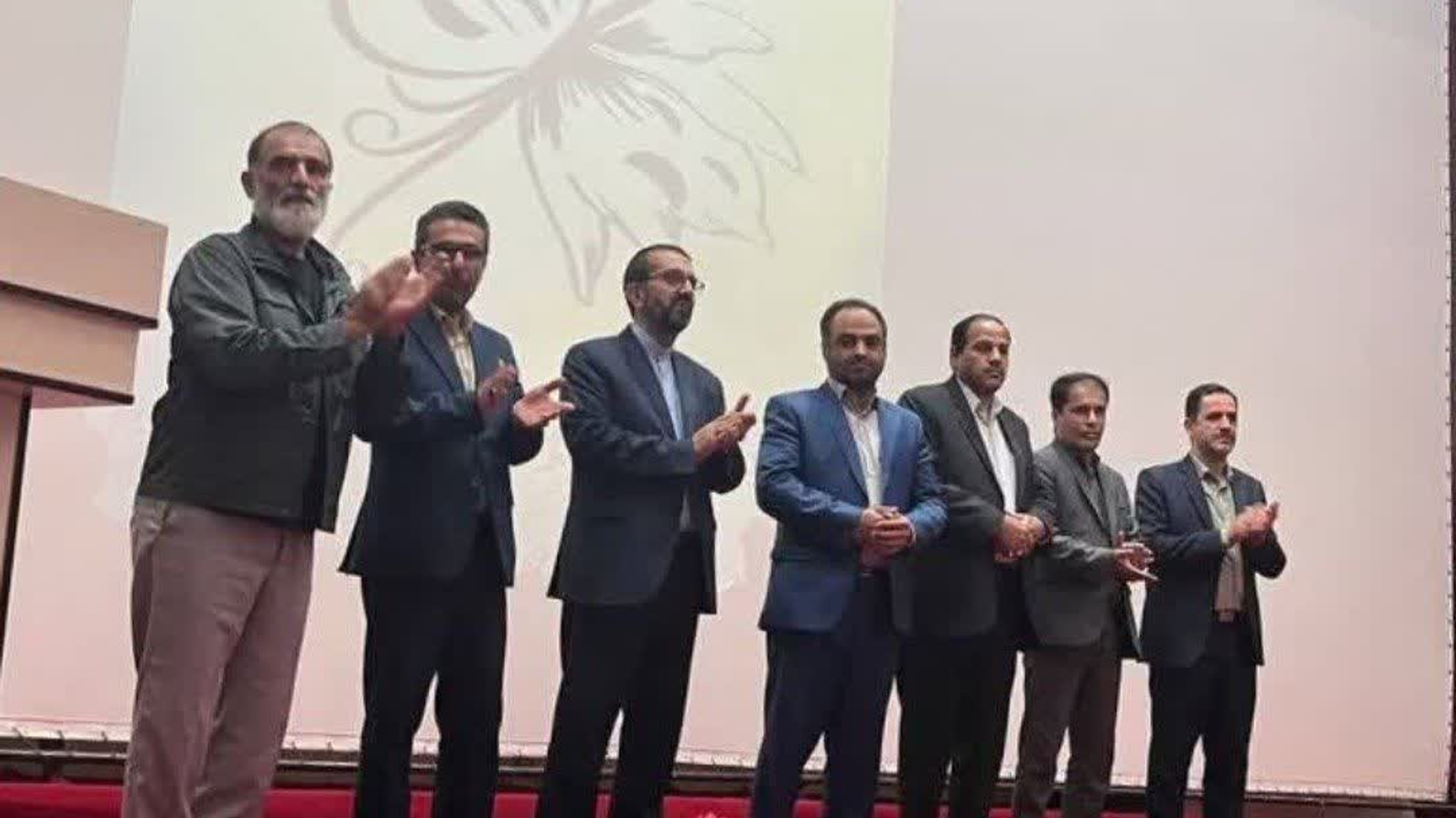 برگزیدگان دومین جشنواره منطقه ای تئاتر خیابانی محلات اعلام شدند.