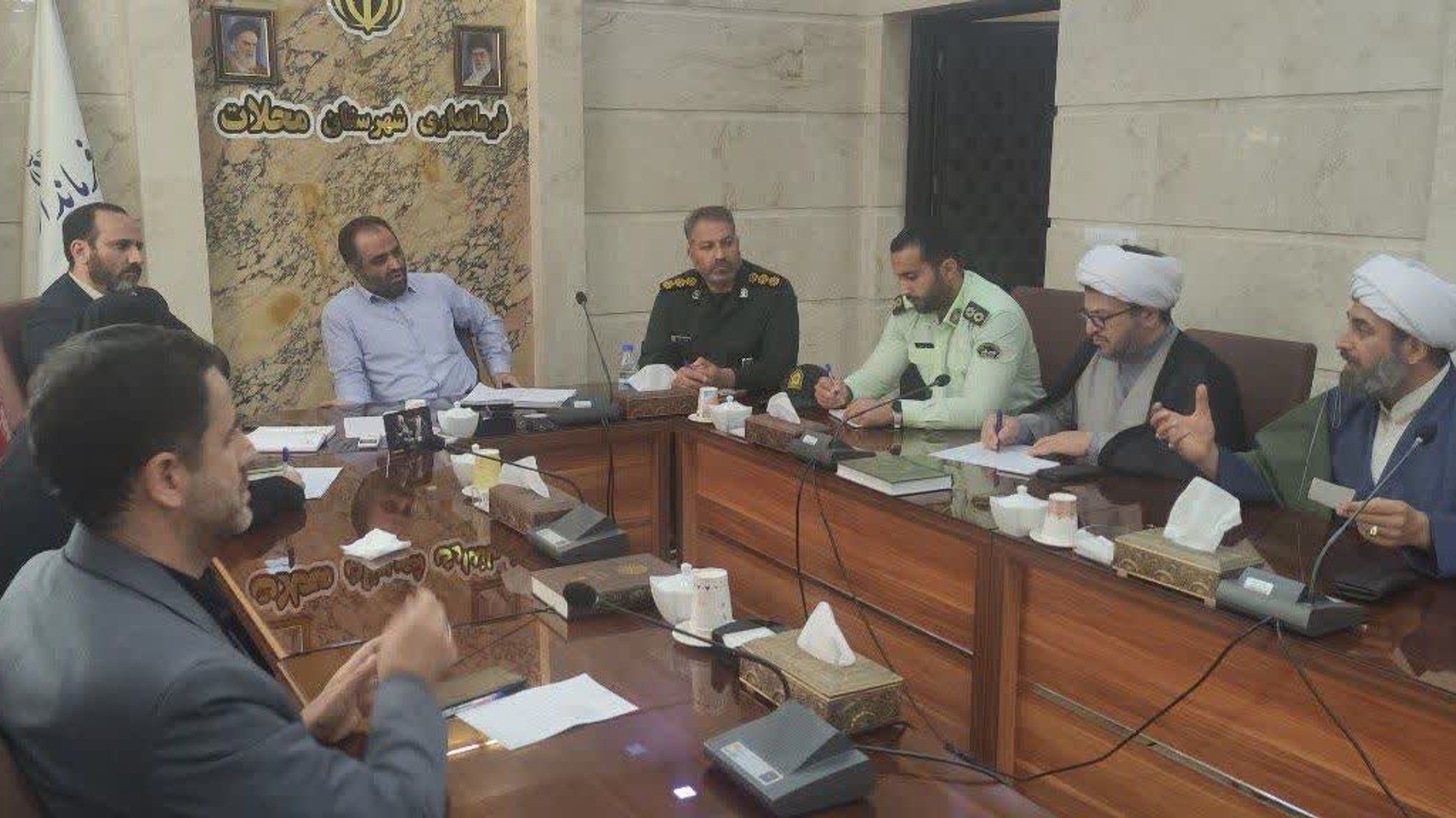 جلسه بررسی وضعیت فضای مجازی شهرستان محلات در حوزه عفاف و حجاب در فرمانداری برگزار شد.