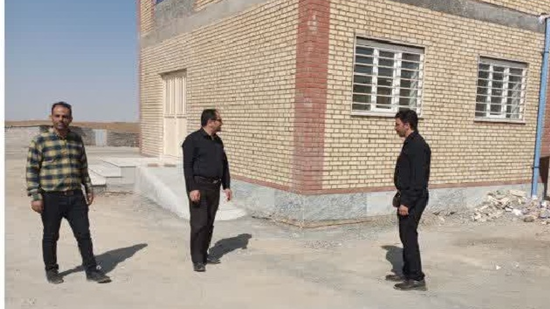 بازدید فرماندار به اتفاق اعضای شورای اسلامی بخش مرکزی از روستای راستگردان