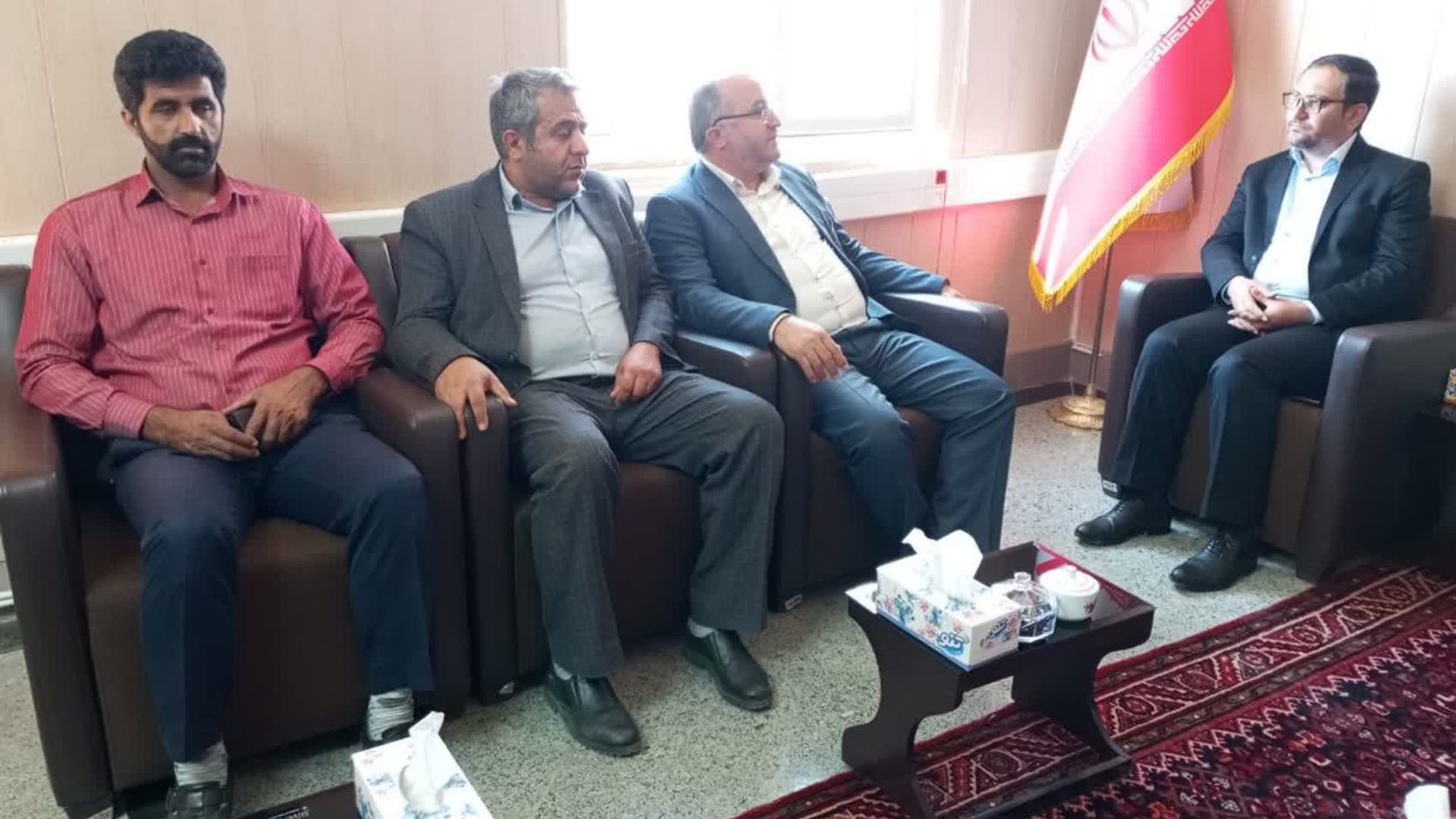 بررسی مسائل حوزه محیط زیست شهرستان در نشست فرماندار با مدیرکل حفاظت محیط زیست استان