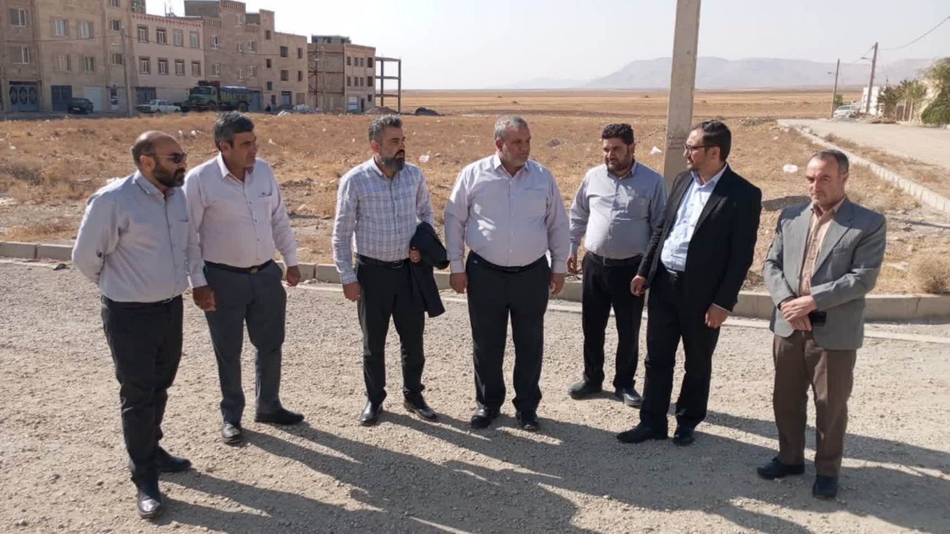 بررسی میدانی مشکلات پروژه مسکن ملی شهرستان کمیجان با حضور ابراهیم رستمی فرماندار به اتفاق عسکری مدیرکل بنیاد مسکن انقلاب اسلامی استان