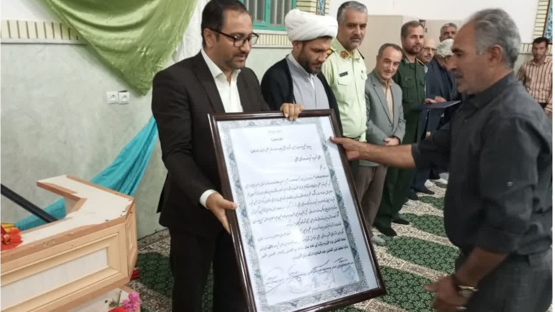 جشن میلاد پیامبر مکرم اسلام( صل الله علیه و آله و سلم ) و امام صادق (علیه السلام) با حضور مسئولین و اهالی شریف روستای اسفندان در محل امامزاده یحیی(ع) برگزار گردید.