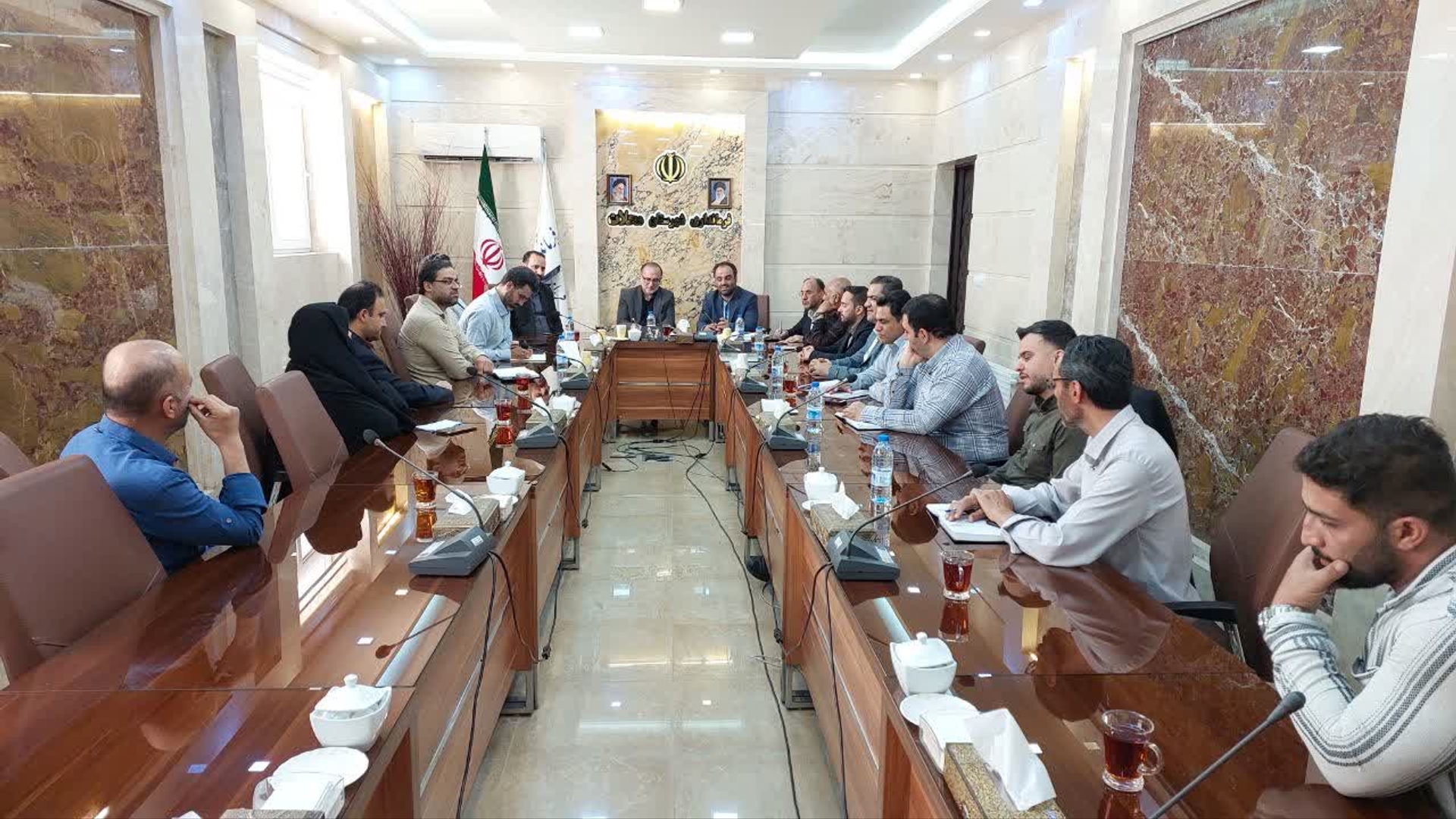 نشست معاون توسعه مدیریت و منابع استانداری مرکزی با کارکنان فرمانداری شهرستان محلات برگزار شد.