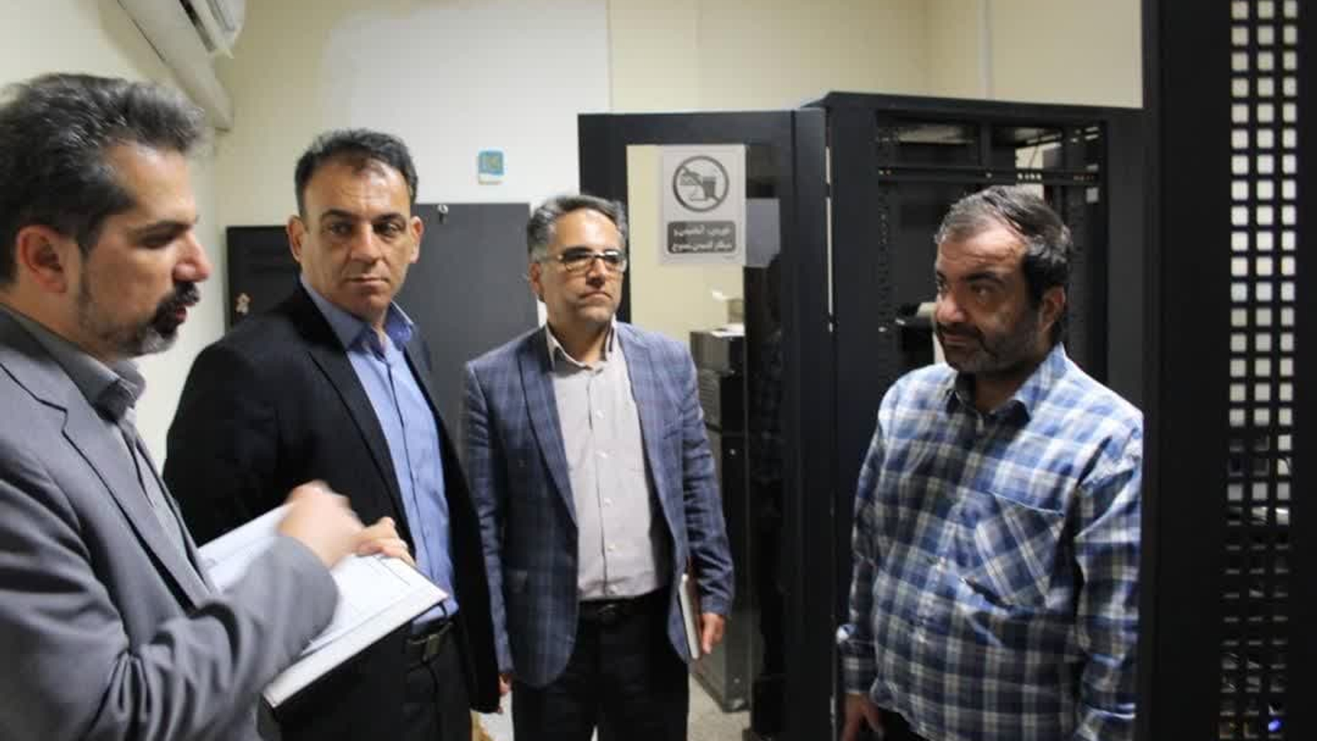 بازدید از اتاق سرور اداره کل ثبت احوال