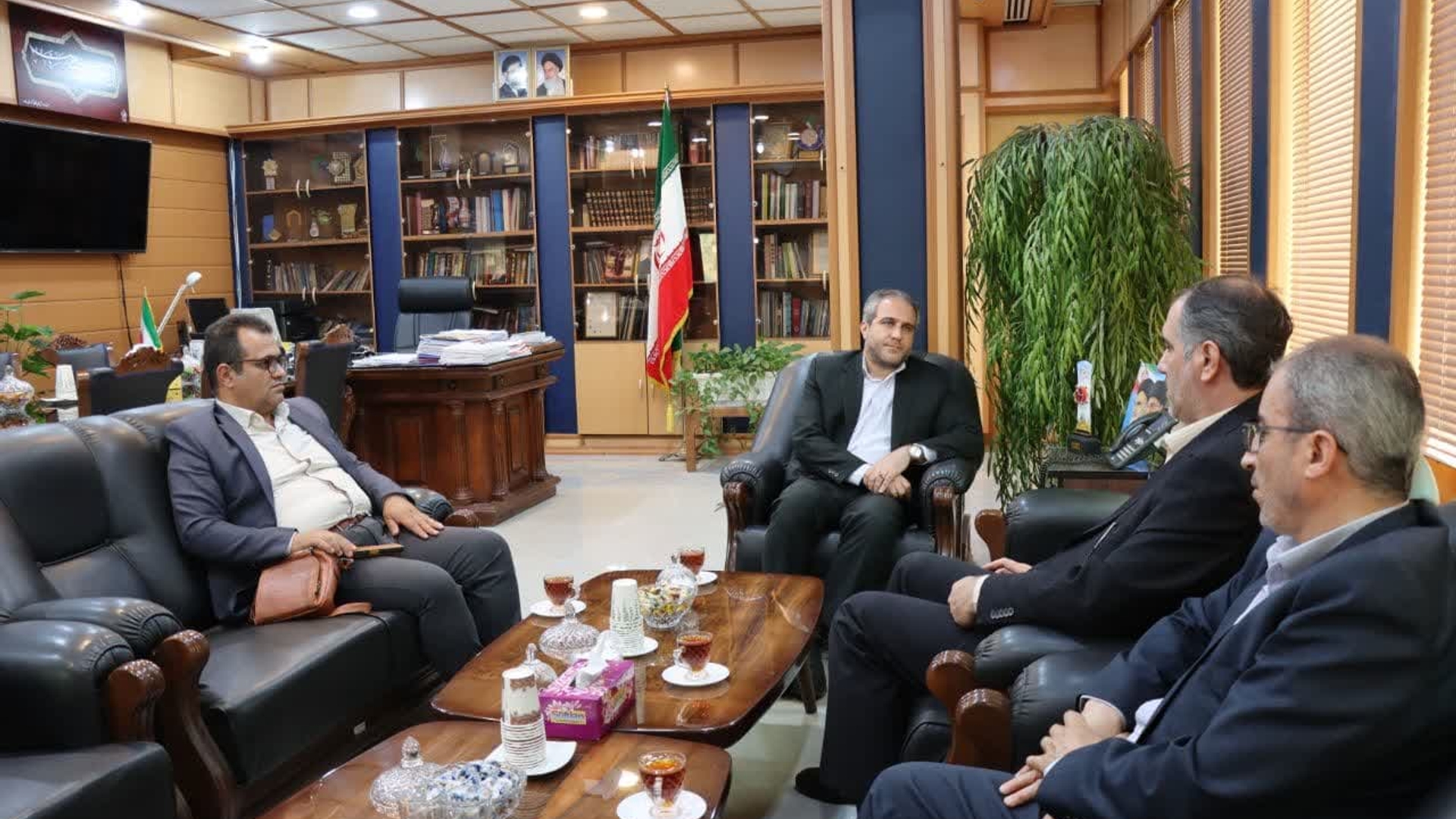 مدیر کل آموزش فنی و حرفه ای استان مرکزی به همراه رئیس این مرکز در ساوه با مهدی الیاسی معاون استاندار و فرماندار ویژه شهرستان ساوه دیدار و گفتگو کرد.