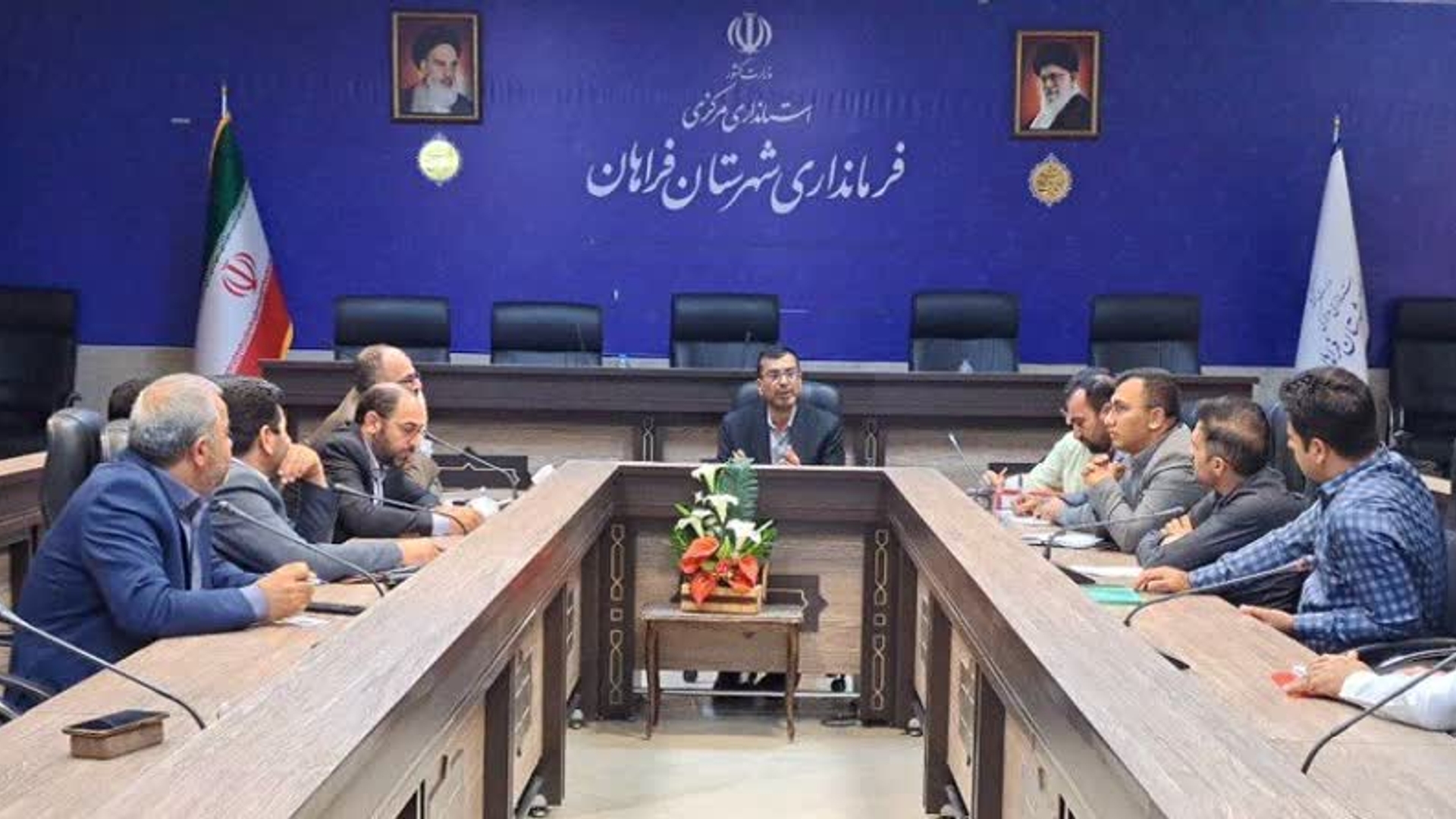 جلسه بررسی مسائل و مشکلات و تعیین تکلیف واحد‌های باقی مانده مسکن مهر ایثار فراهان