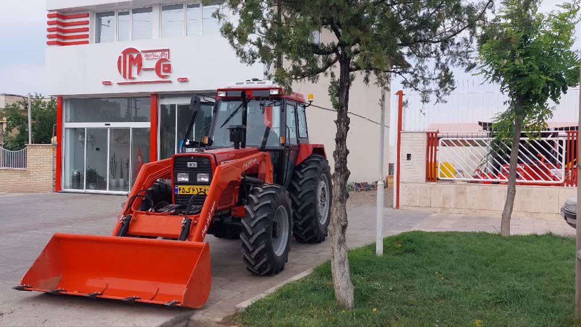 خرید و تحویل تراکتور