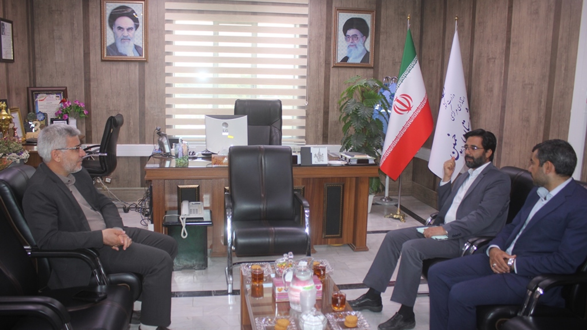 نشست مدیر کل تعاون ، کار و رفاه اجتماعی استان با فرماندار شهرستان خمین