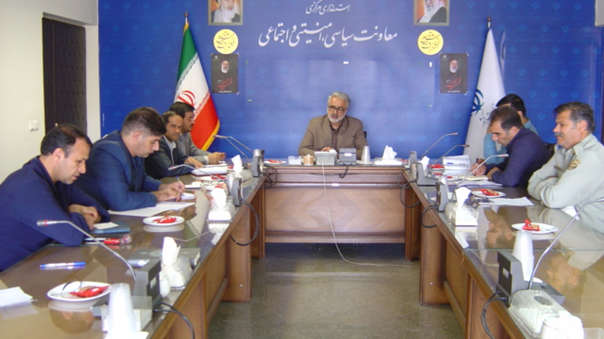 جلسه کمیسیون پیشگیری از کاربرد سلاح گرم در درگیری ها و مراسمات استان ساعت 11 صبح روز شنبه مورخ 26-3-1403 به ریاست آقای مبین مدیر کل امنیتی و انتظامی برگزار گردید.