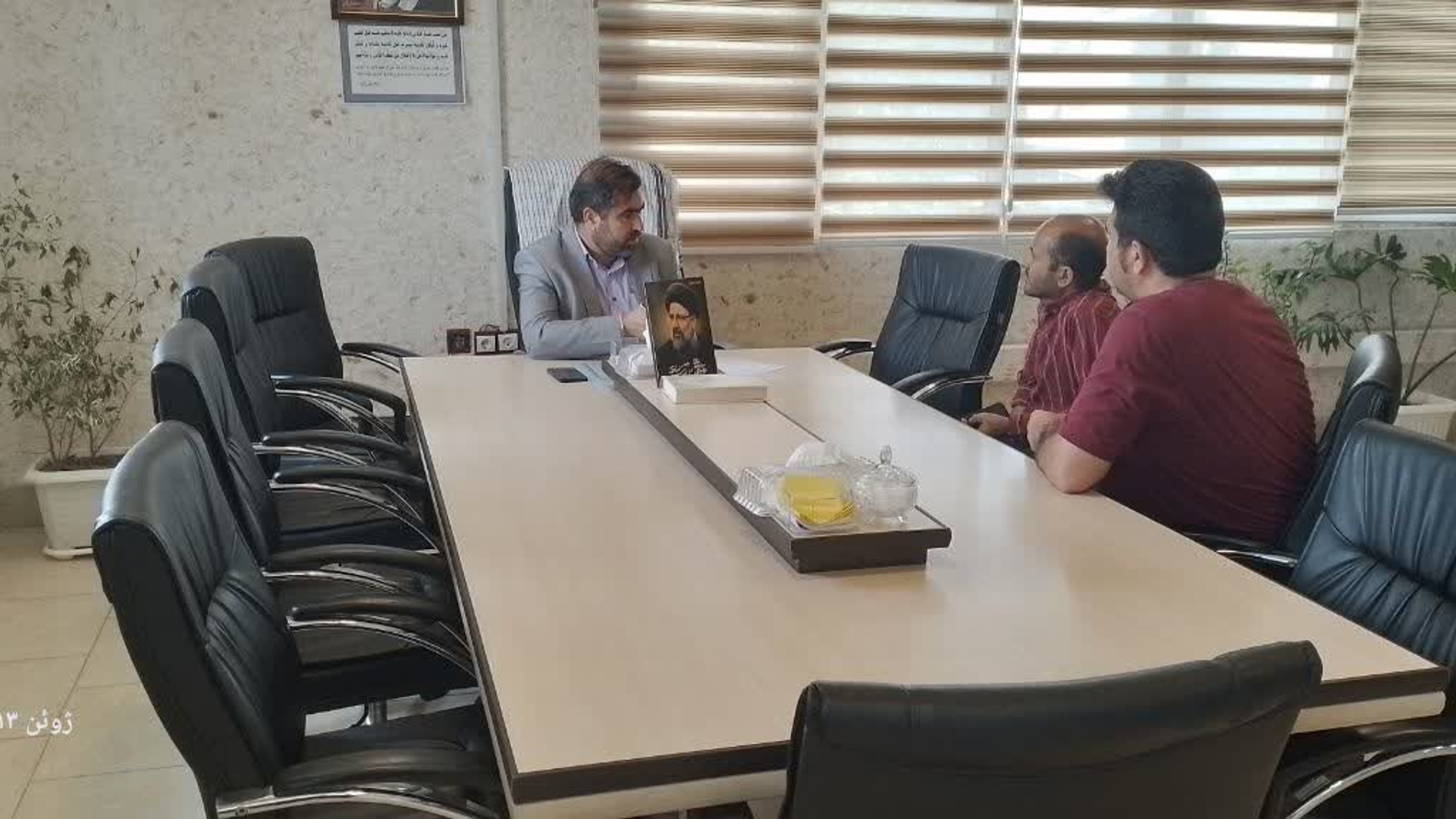 ملاقات و دیدار مردمی آقازیارتی فرماندار شهرستان فراهان با شهروندان برگزار شد.