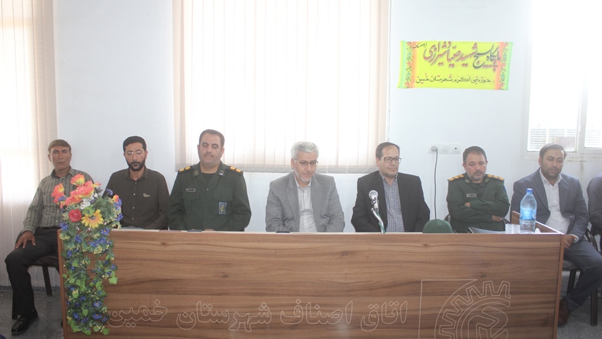 نشست هم اندیشی مسئولان با روسای اتحادیه های صنفی و کسبه شهرستان خمین برگزار شد