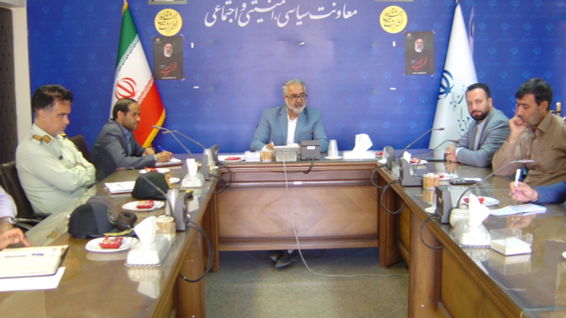 برگزاری جلسه مشترک کمیسیون حفاظت از اماکن و تاسیسات طبقه بندی شده و کارگروه امنیت و دفاع پدافند غیر عامل استان ساعت 30-7 صبح روز یکشنبه مورخ 3-4-1403 به ریاست آقای مبیّن مدیر کل امنیتی و انتظامی برگزار گردید.