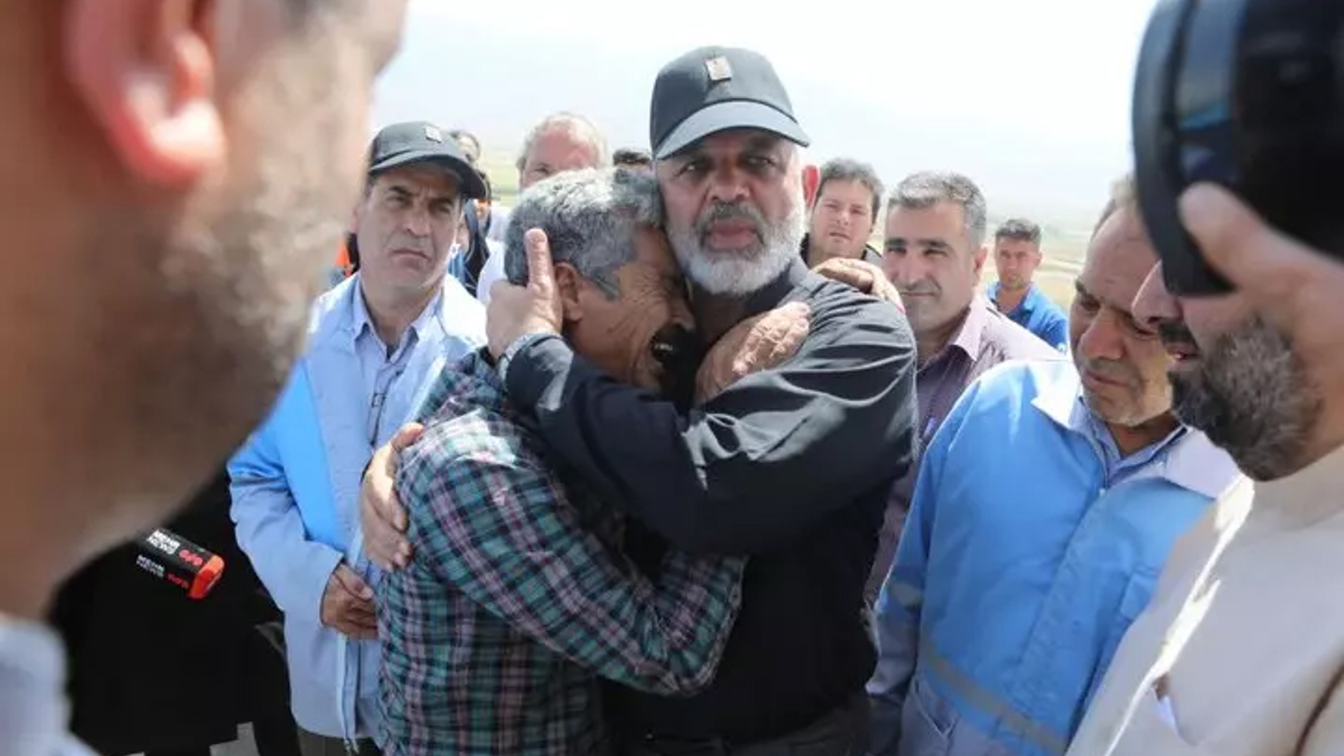 حضور وزیر کشور در محل ریزش معدن شازند- بسیج امکانات برای یافتن مفقودین