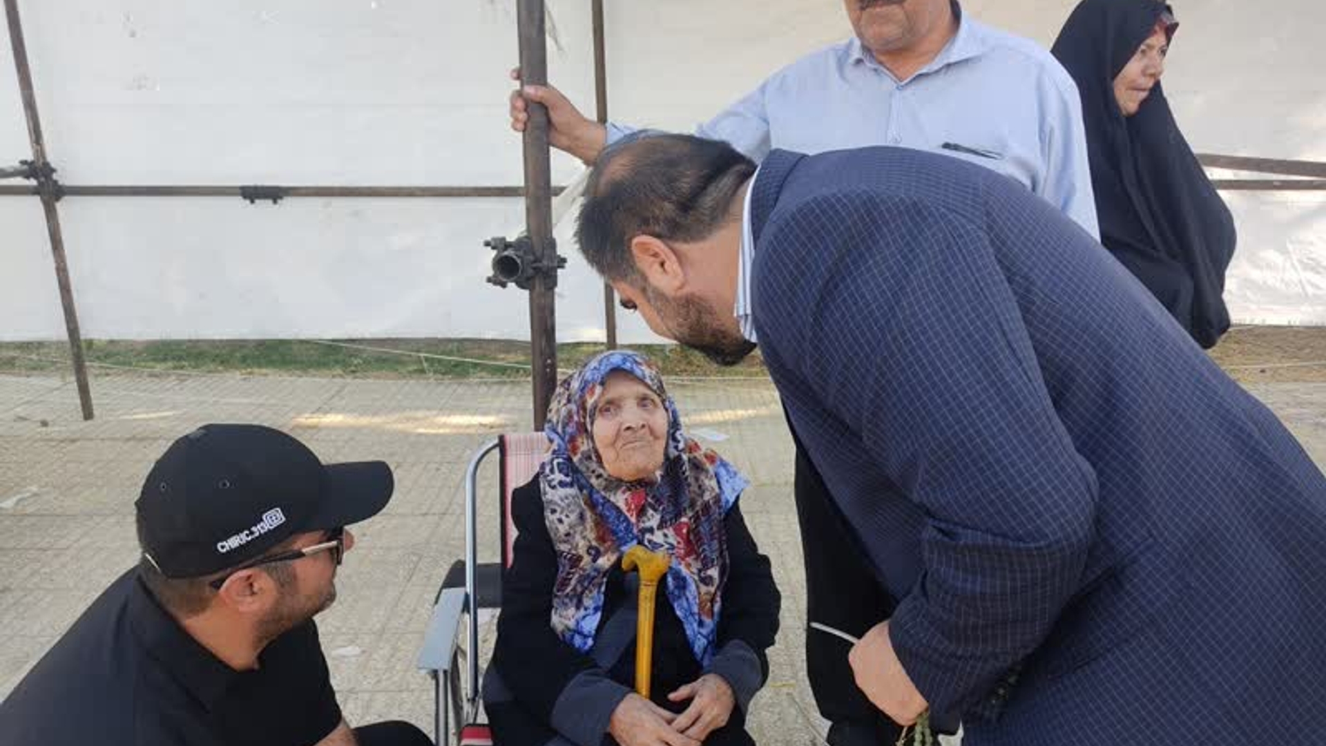 مادر شهید محمد مخلص آبادی در جشن تیرگان