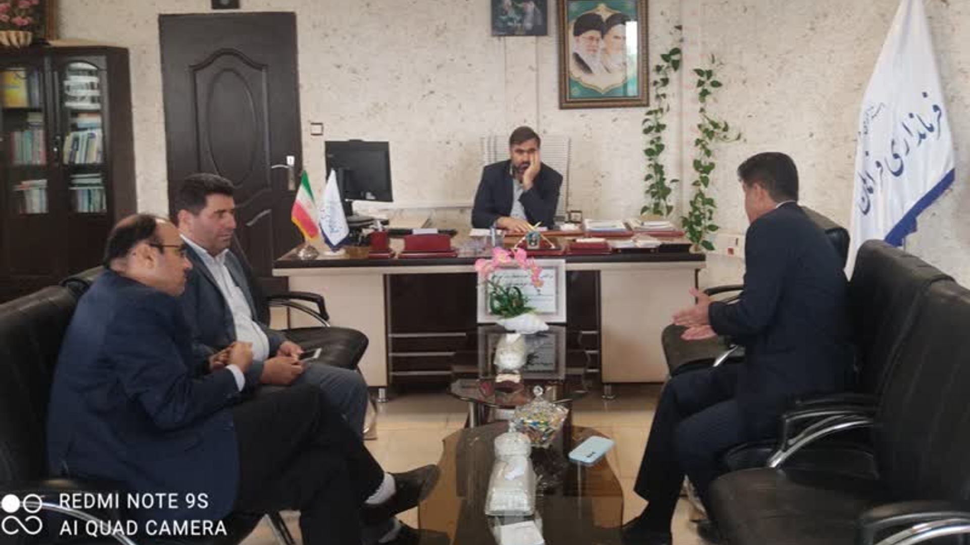 دکتر فتحی معاون مسکن شهری بنیاد مسکن انقلاب اسلامی استان با آقازیارتی فرماندار شهرستان فراهان دیدار نمودند.