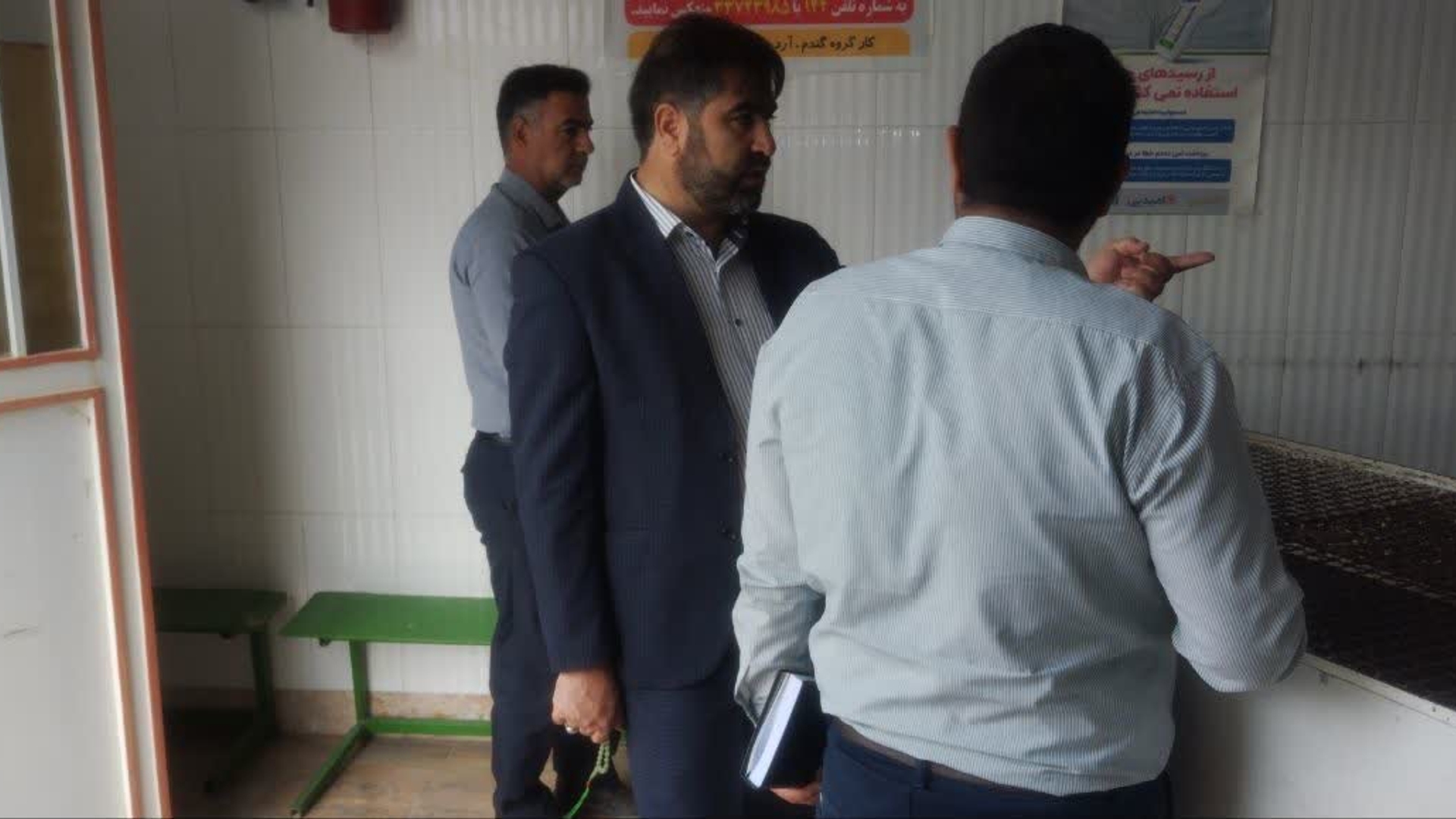 بازدید سرزده آقازیارتی فرماندار شهرستان فراهان به همراه بازرسین اتاق اصناف و شبکه بهداشت و درمان از تعدادی از واحدهای صنفی خبازی شهر تلخاب