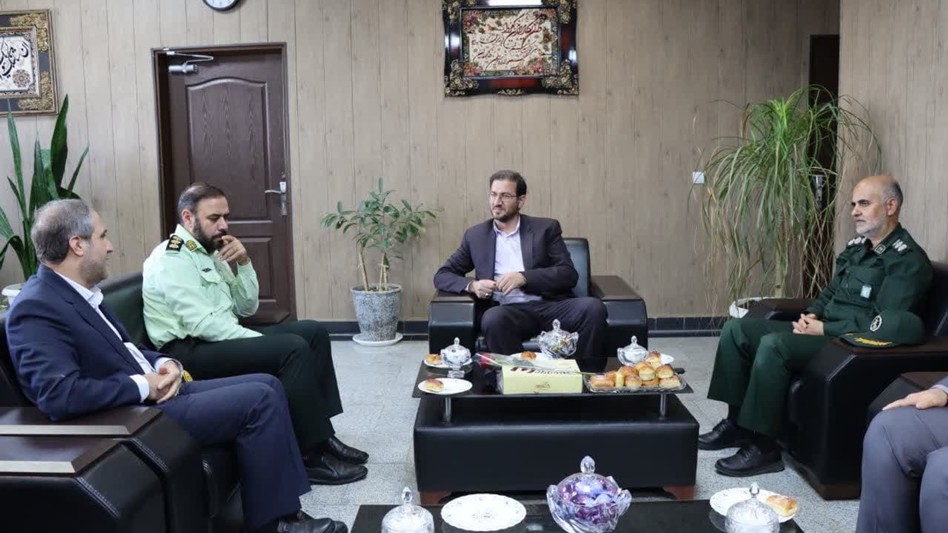 به مناسب هفته قوه قضاییه اعضای شورای تامین شهرستان ساوه  با شریفی رئیس دادگستری و سازنده دادستان عمومی و انقلاب شهرستان دیدار و گفتگو کردند.