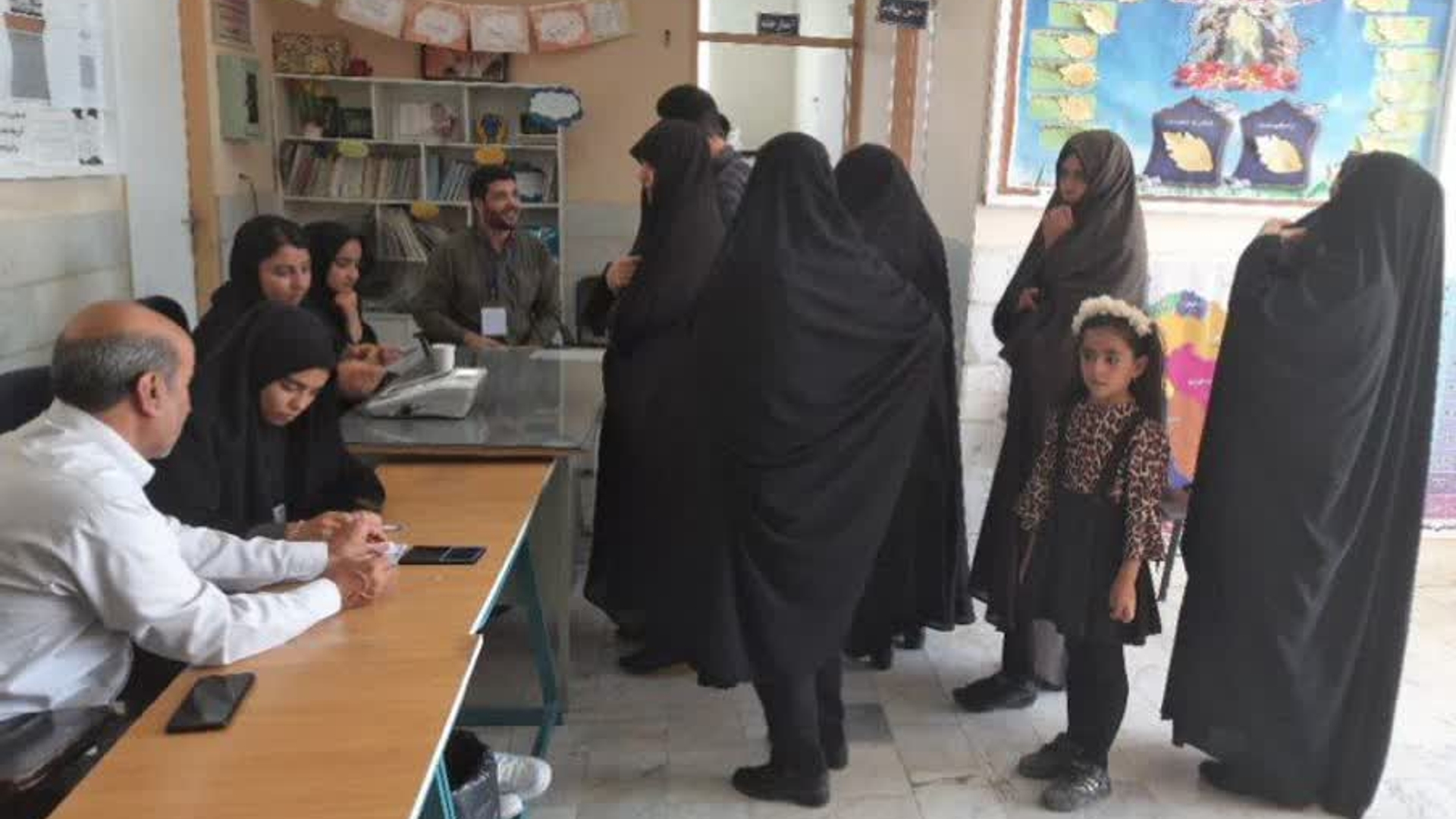 حضور مردم شریف شهر تلخاب پای صندوق های رأی