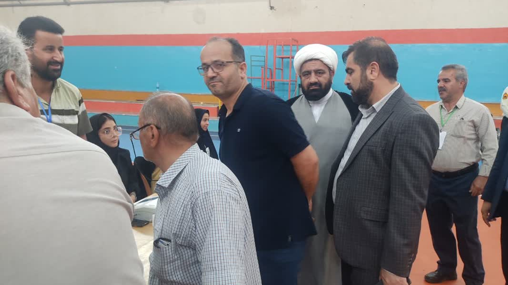 بازدید آقازیارتی فرماندار شهرستان فراهان و حجت‌الاسلام والمسلمین سوری امام جمعه شهرستان و همچنین اعضای شورای تأمین فراهان از شعبات أخذ رأی شهرستان