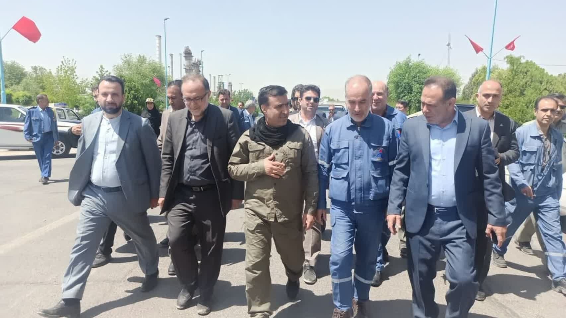 بازید و نشست معاون رئیس جمهور و رئیس سازمان محیط زیست با حضور دکتر سید مجتبی آل یاسین معاون توسعه مدیریت و منابع استانداری از  نیروگاه شازند