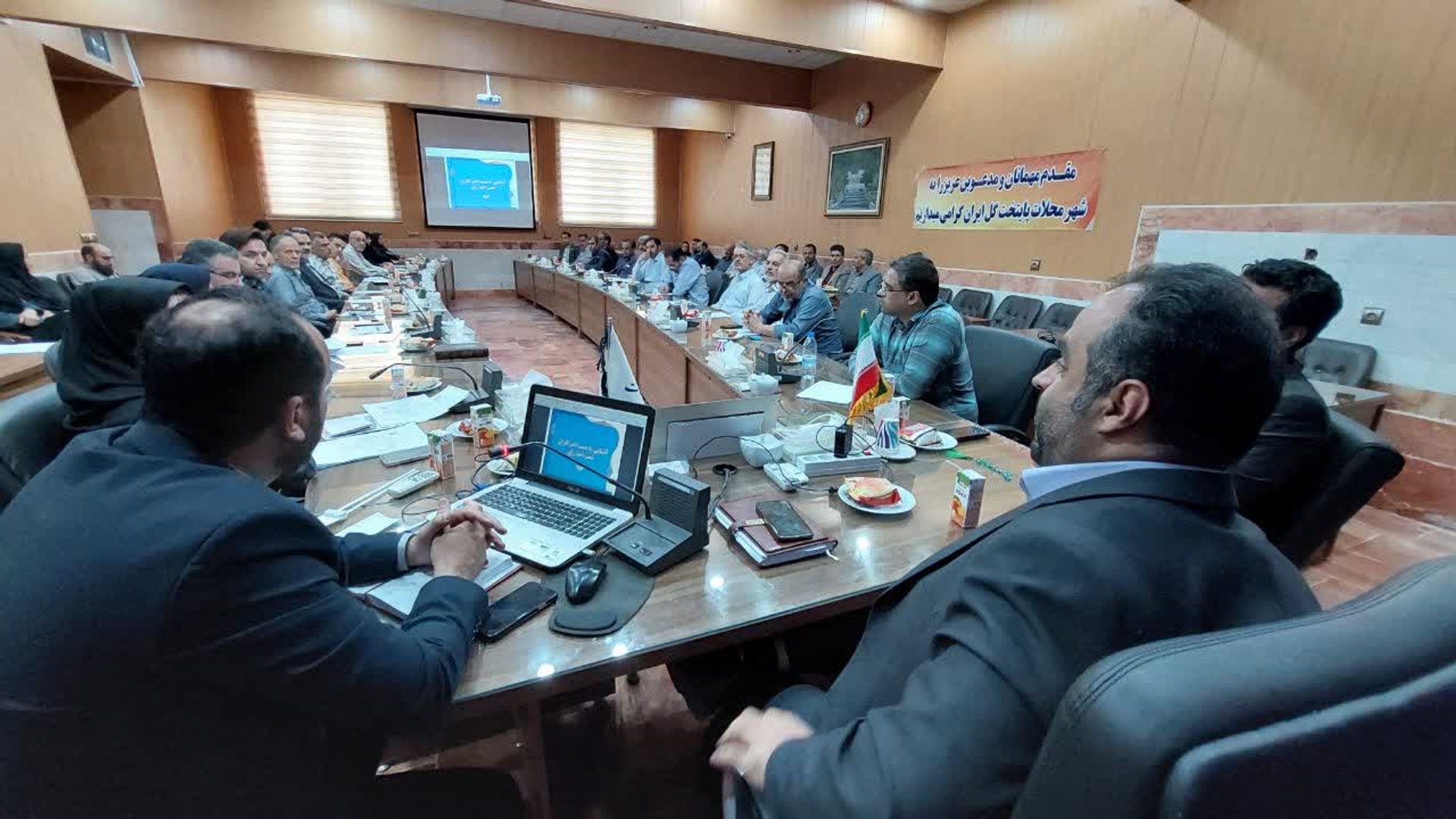 جلسه آموزشی نمایندگان فرماندار در شعب اخذ رای شهرستان محلات برگزار شد.