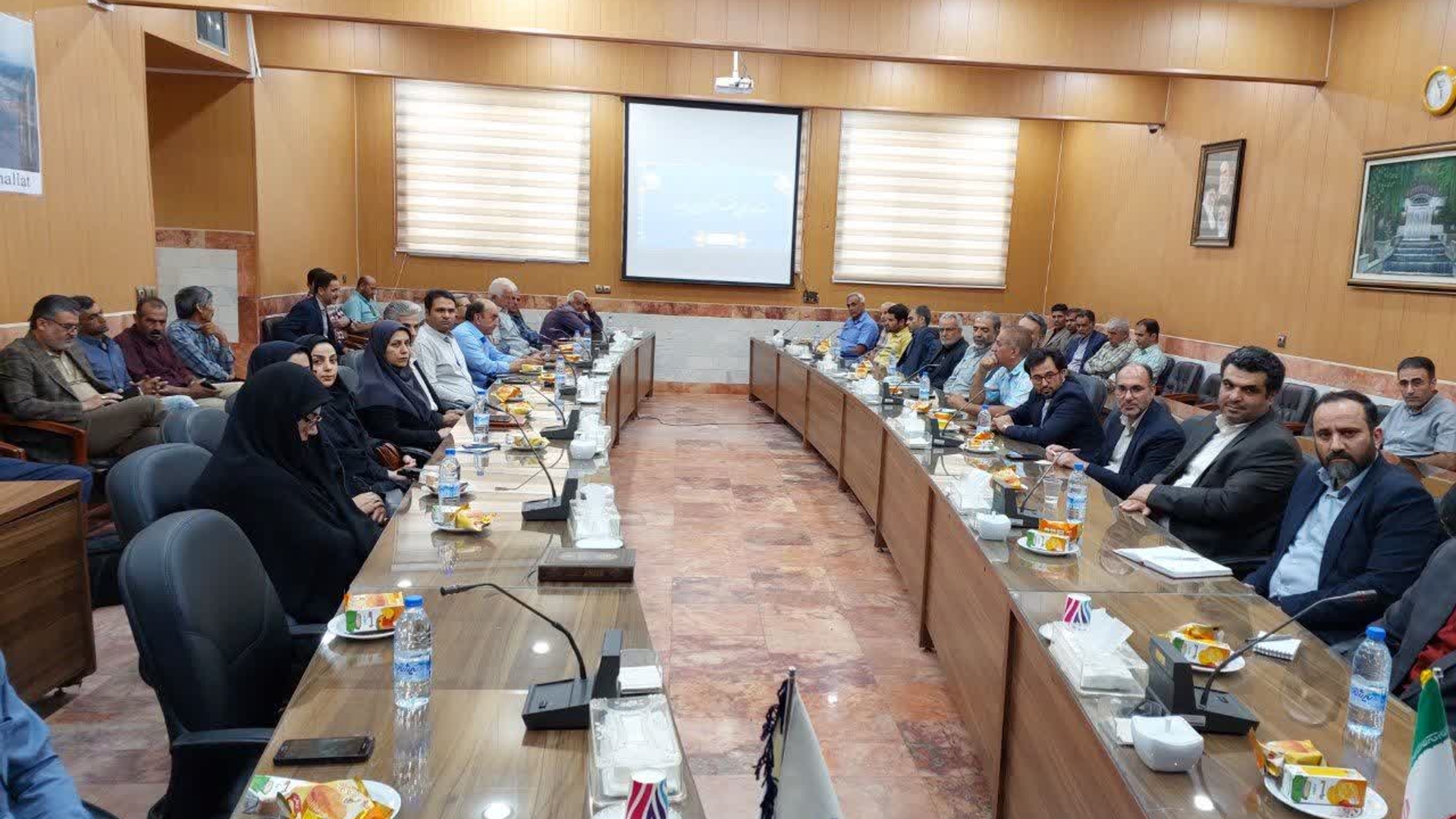 نشست مسئولین امنیتی استان و شهرستان با تعدادی از روسای ادارات، نمایندگان اصناف ، فعالین اجتماعی سیاسی و اصحاب رسانه