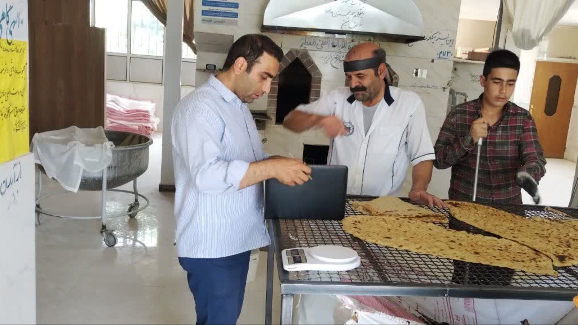 گشت مشترک بازرسی از واحد های خبازی سطح شهر فرمهین