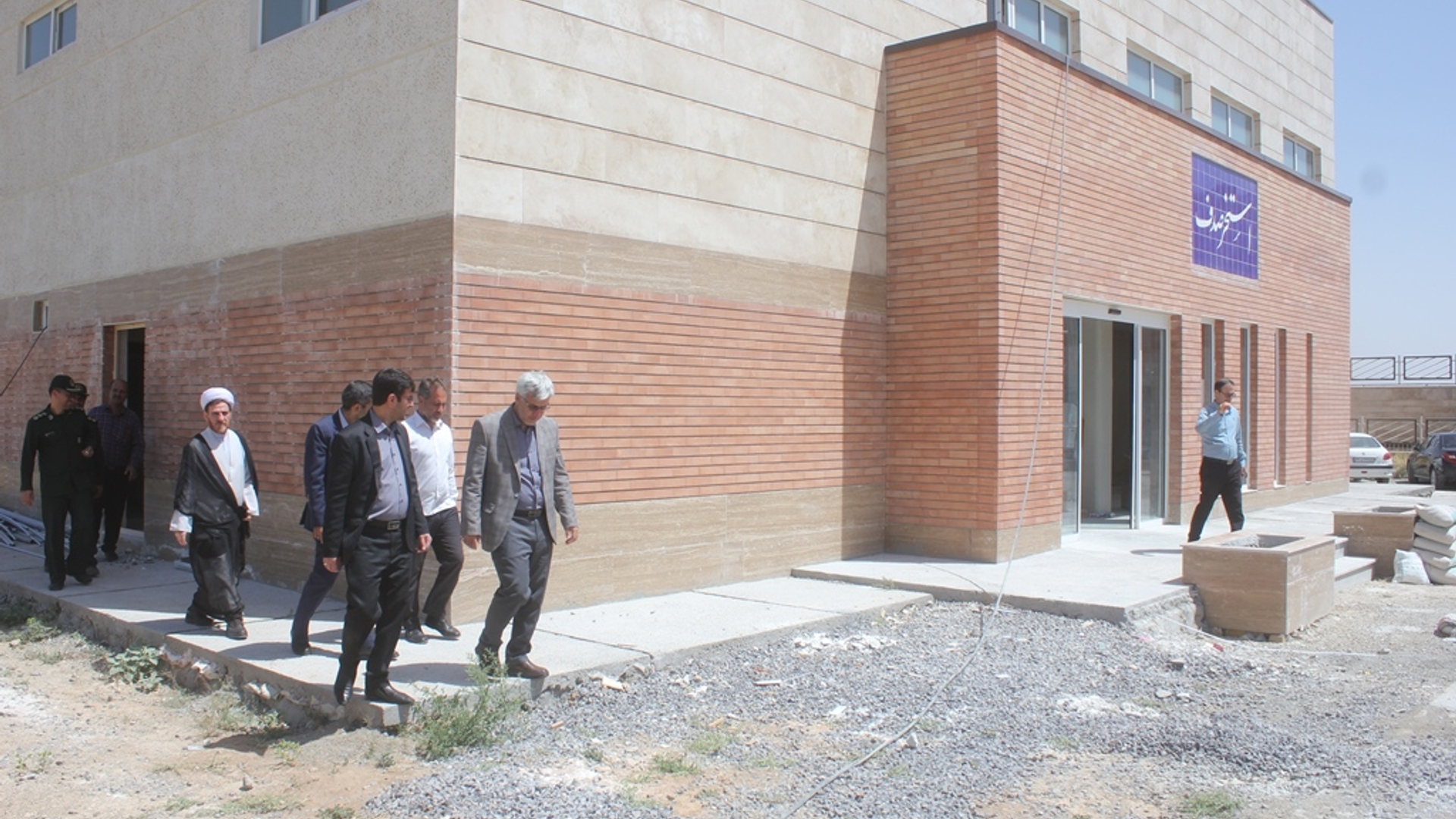 فرماندار و رئیس دادگستری خمین از استخر صدف مجتمع ورزشی کارگران خمین بازدید کردند