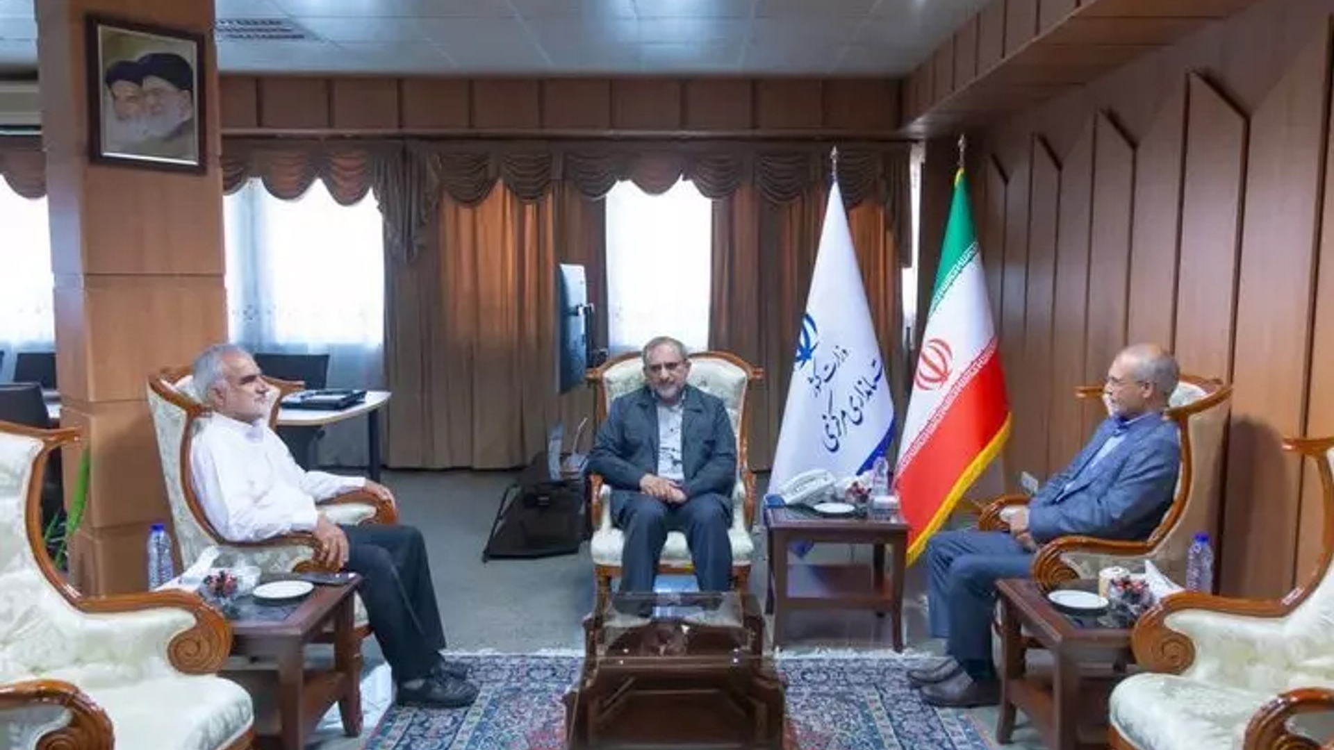 نشست صمیمی رؤسای ستاد نامزدها با استاندار مرکزی- تأکید بر قانون‌مداری