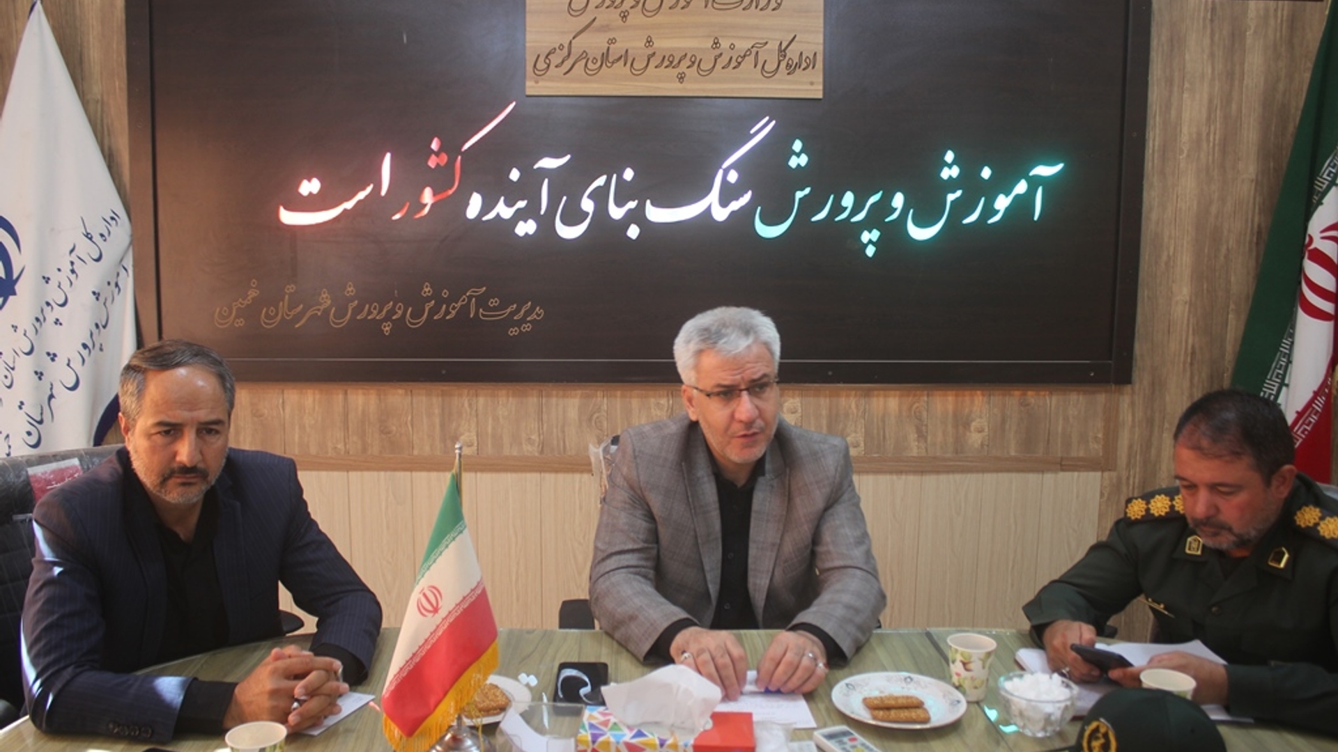 سیصد و بیست و یکمین جلسه شورای آموزش و پرورش شهرستان خمین برگزار شد