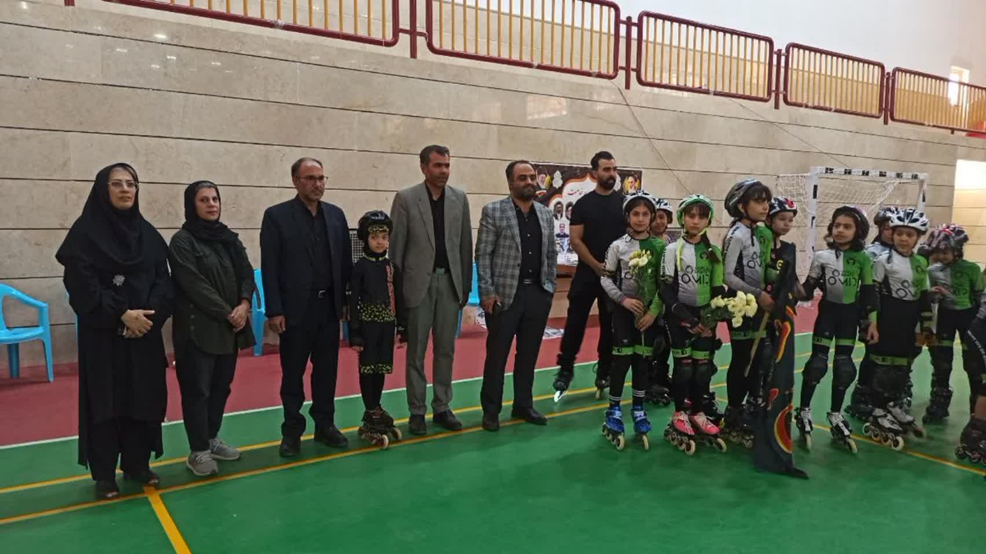 همایش اسکیت بازان شهرستان محلات با حضور سرپرست فرمانداری برگزار شد.