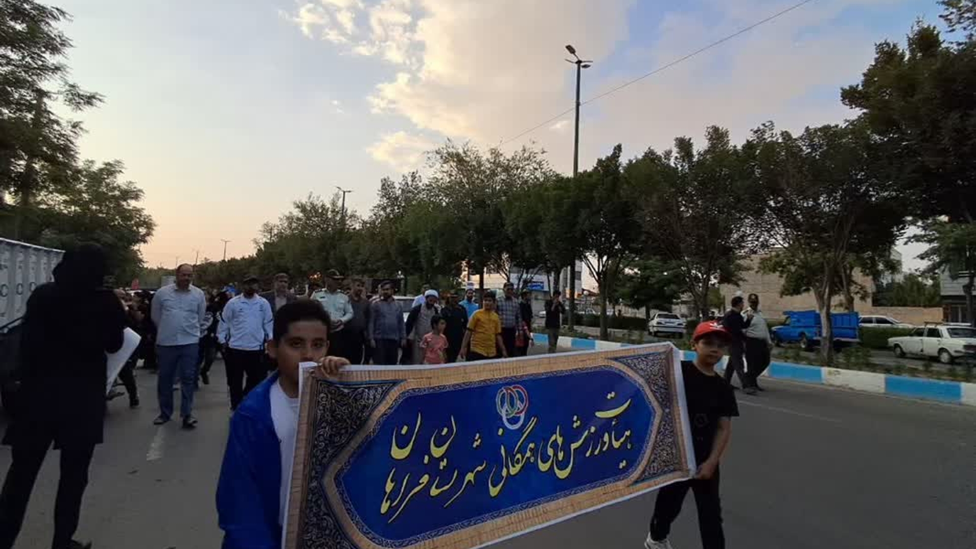 به مناسبت هفته حجاب و عفاف؛ برگزاری پیاده روی و اجتماع بزرگ خانوادگی در شهر فرمهین