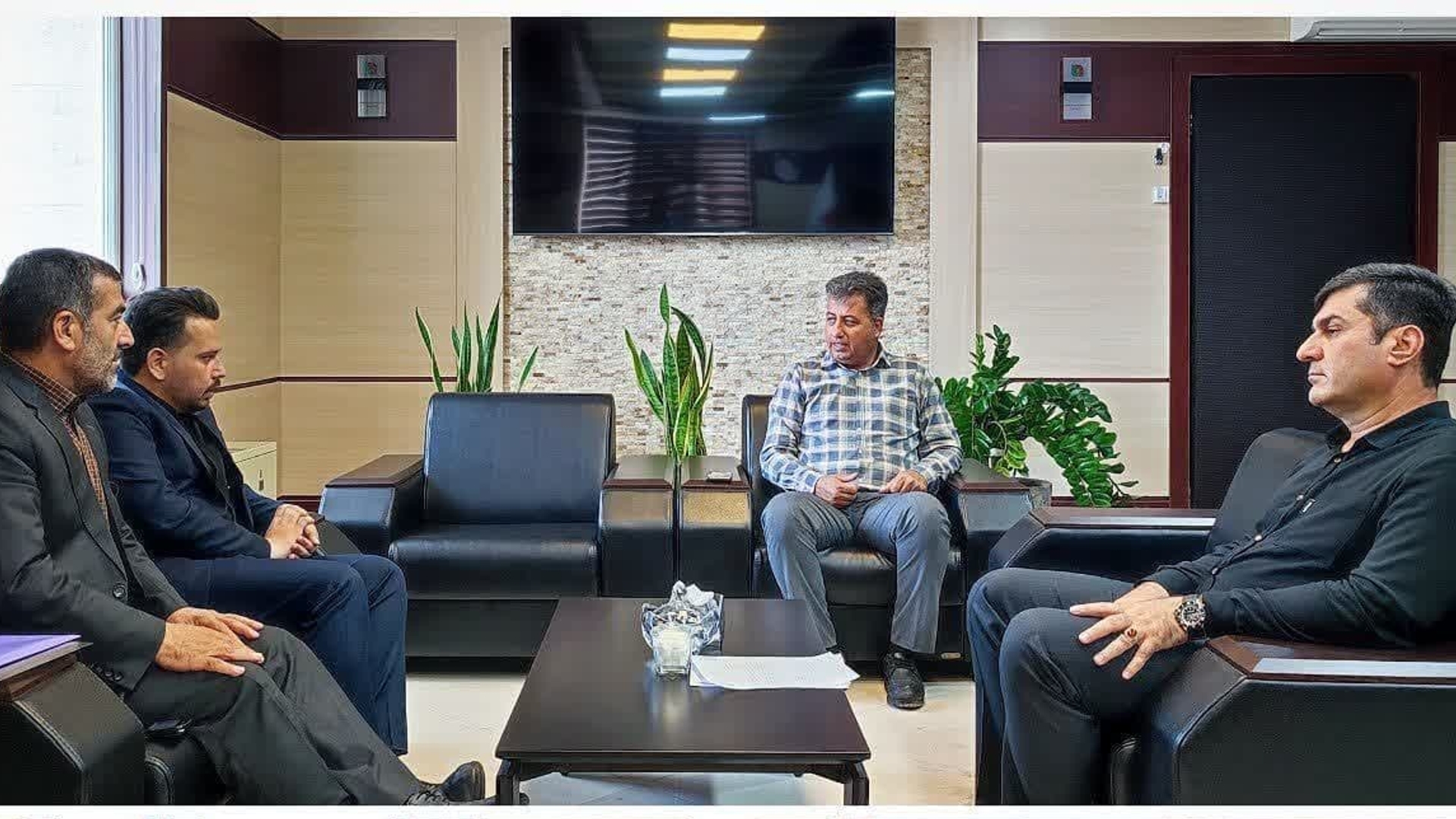 دیدار فرماندار با مدیرکل راهداری و حمل و نقل جاده‌ای استان مرکزی