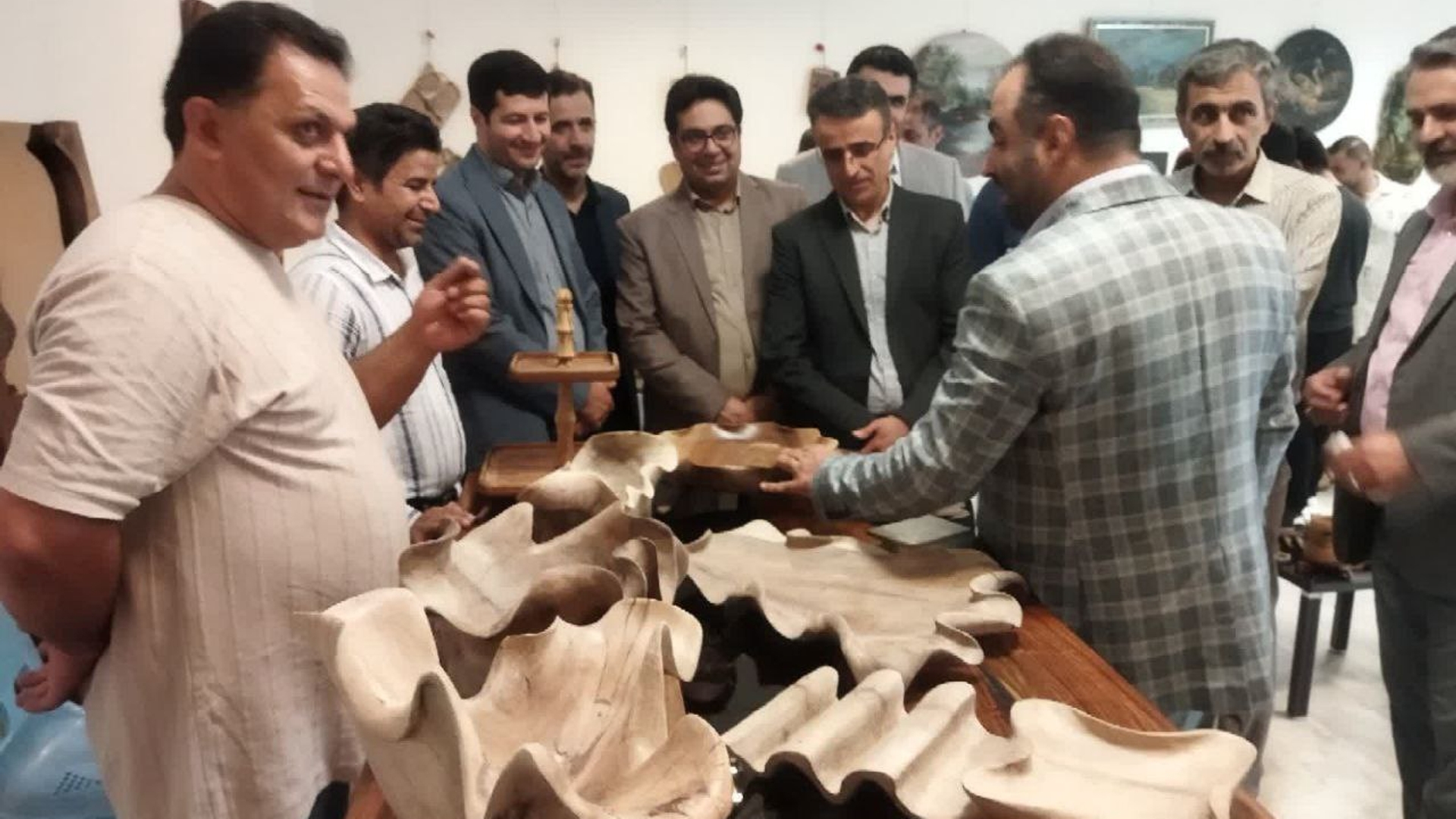 نمایشگاه آثار مهارت آموزان فنی و حرفه‌ای و هنرمندان شهرستان محلات افتتاح شد.