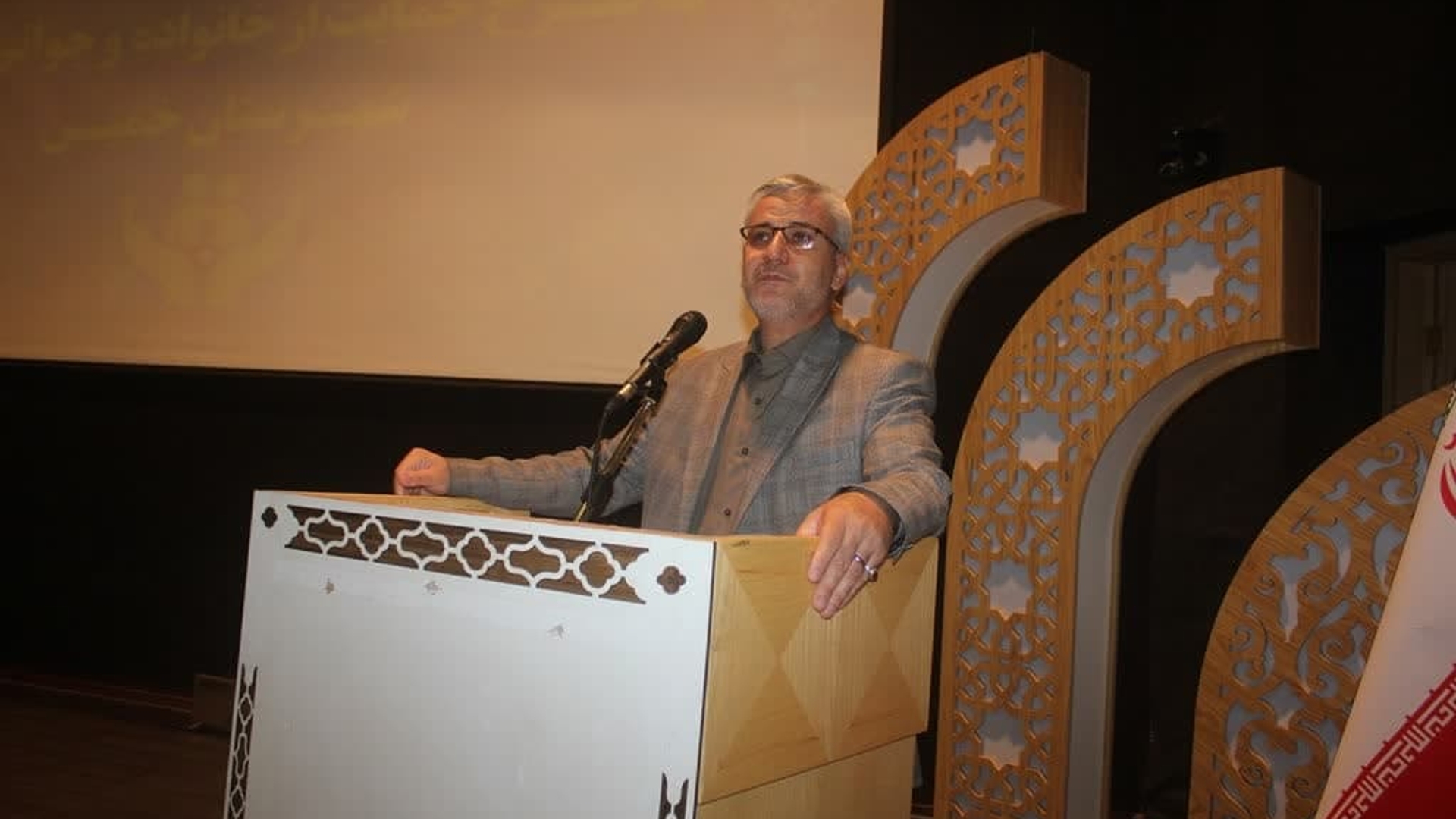 آیین قرعه کشی قطعات و تخصیص زمین به طرح حمایت از خانواده و جوانی جمعیت شهرستان خمین برگزار شد