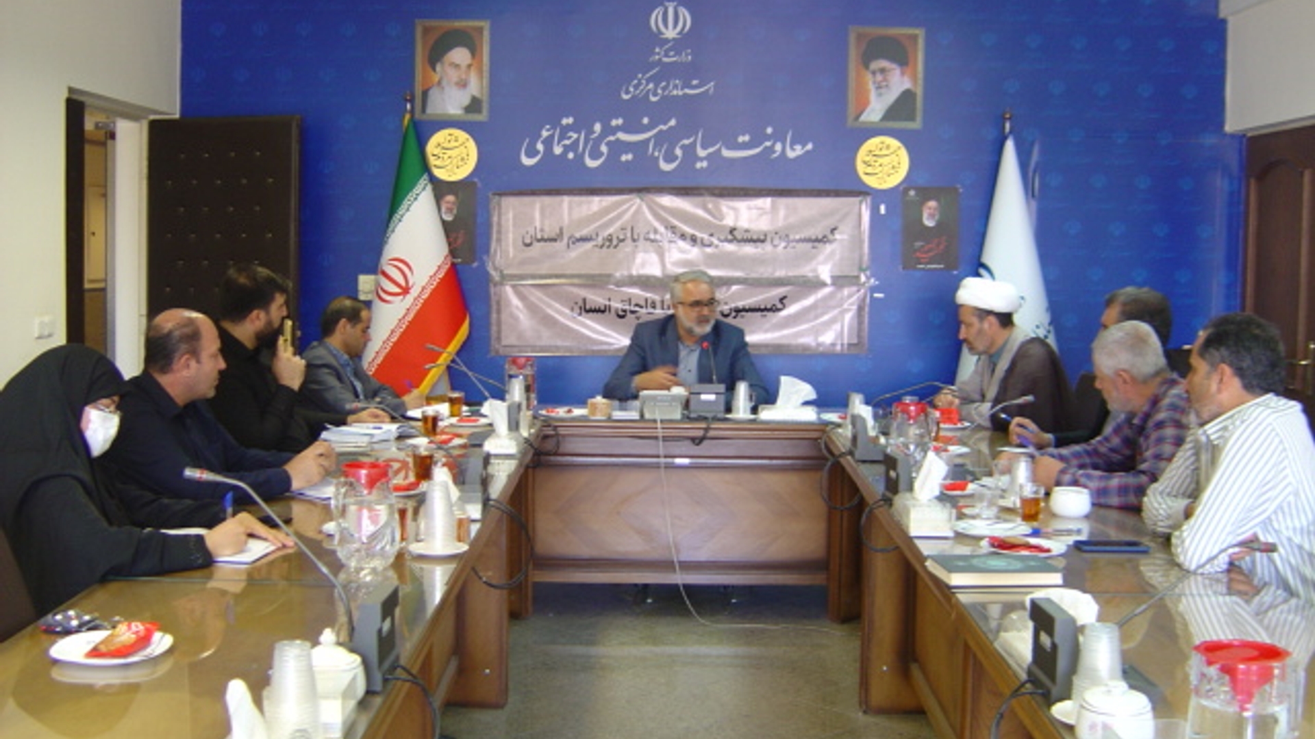 جلسه مشترک کمیسیون مقابله و پیشگیری از تروریسم و مقابله با قاچاق انسان استان ساعت 10 صبح روز چهارشنبه مورخ 24/ 5/ 1403 به ریاست آقای مبیّن مدیر کل امنیتی و انتظامی برگزار گردید.