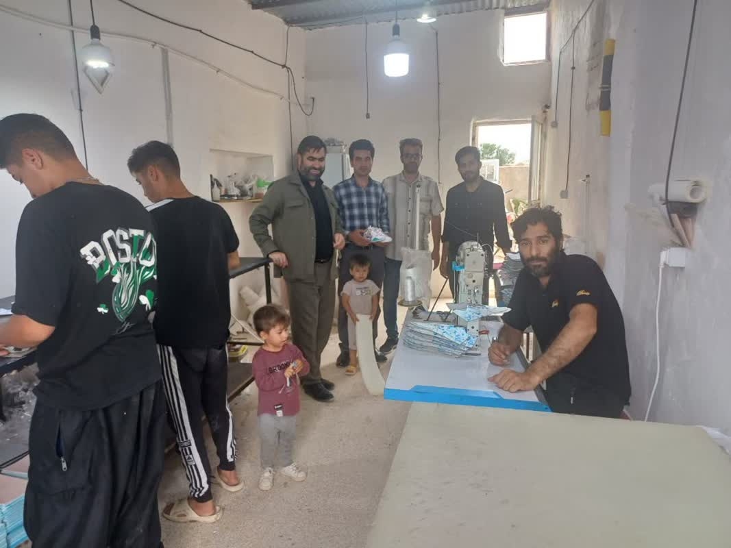 بازدید آقازیارتی فرماندار شهرستان فراهان از واحدهای تولیدی کفش