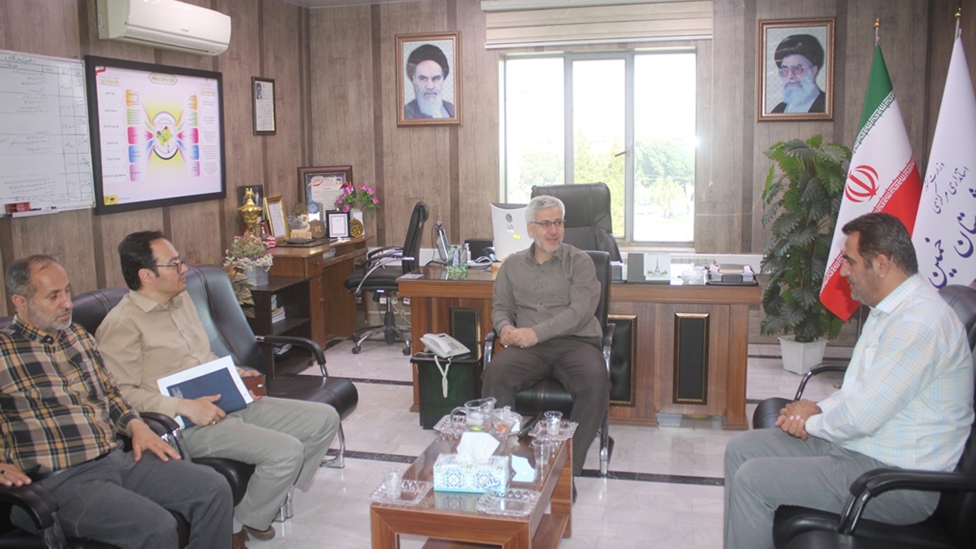 جلسه هماهنگی و برنامه ریزی بزرگداشت هفته دولت در شهرستان خمین برگزار شد