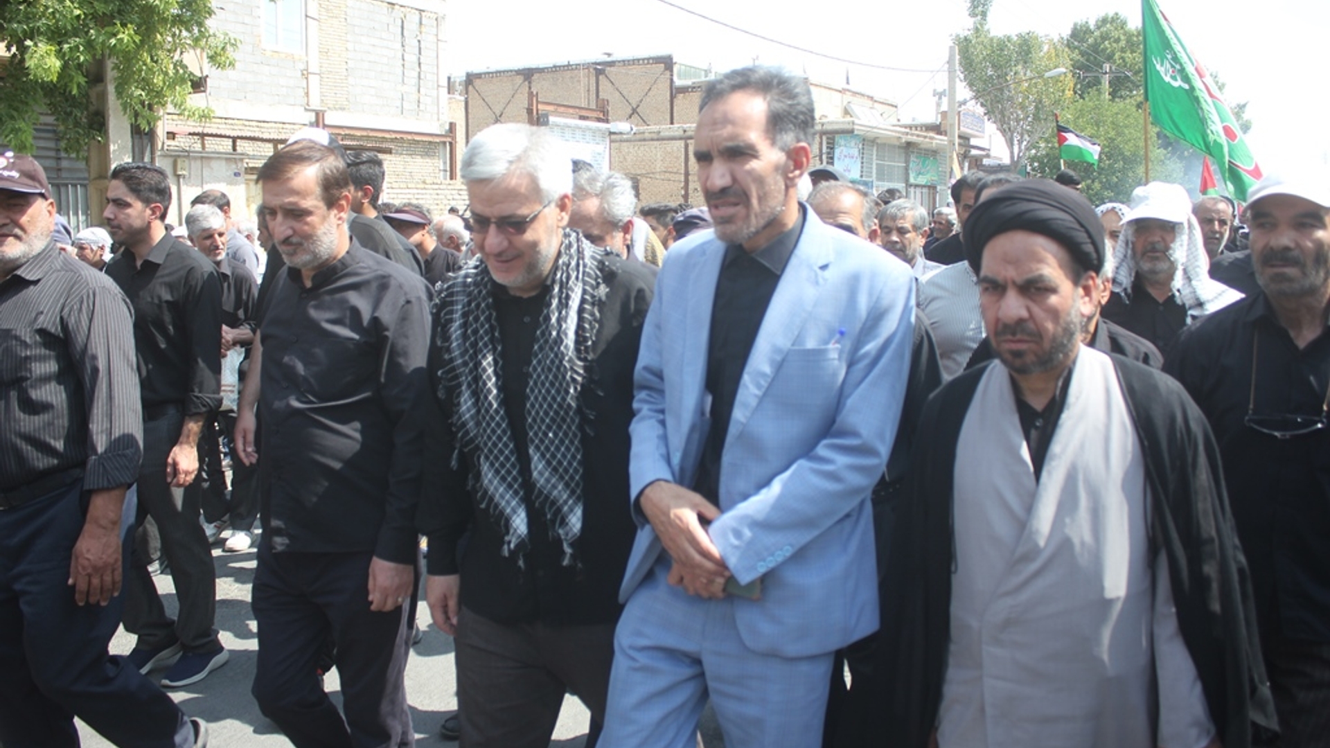 مراسم  معنوی پیاده روی جاماندگان اربعین حسینی (ع) در خمین برگزار  شد