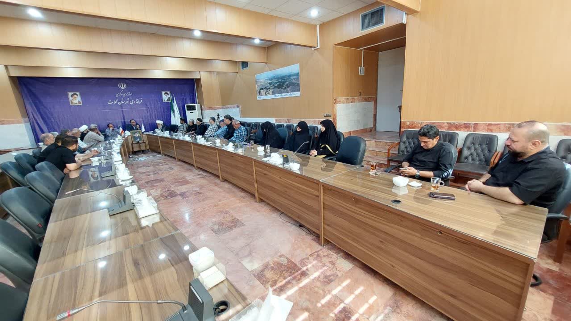 جلسه هم اندیشی با مسئولین هیات های مذهبی در فرمانداری برگزار شد.