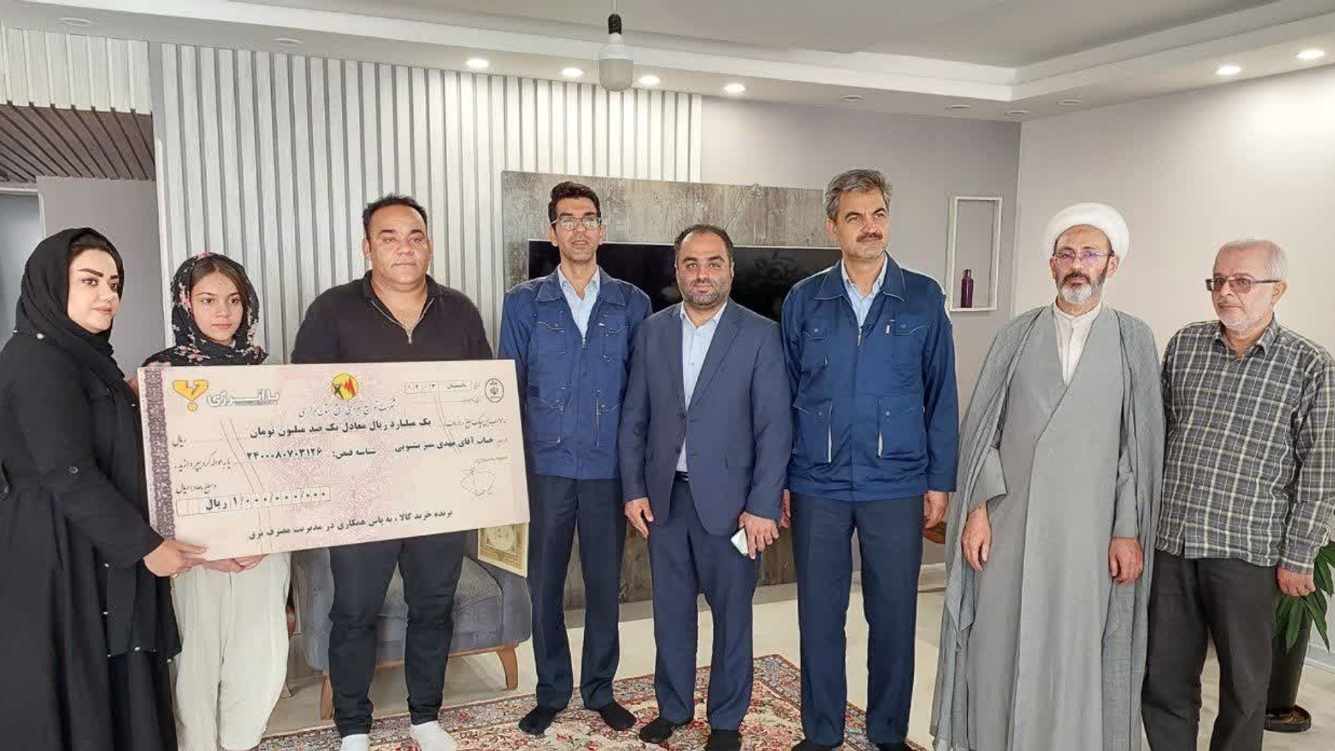 اهدای بزرگ جایزه ١٠٠ میلیون تومانی پویش «باانرژی» به مشترک محلاتی