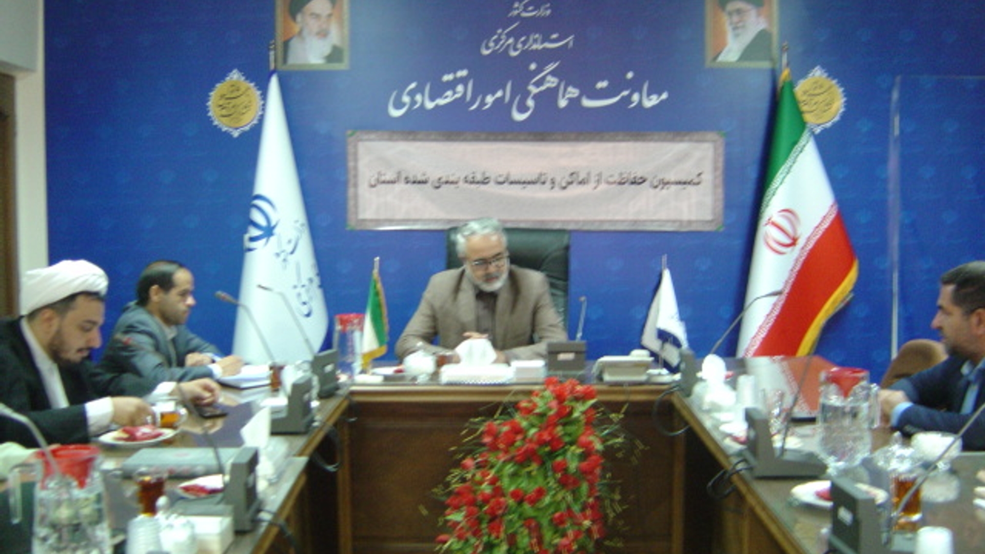 برگزاری جلسه کمیسیون حفاظت از اماکن و تاسیسات طبقه بندی شده استان ساعت 7/30 صبح روز چهارشنبه مورخ 1403/6/7 به ریاست آقای مبیّن مدیر کل امنیتی و انتظامی برگزارتدابیر لازم در خصوص مسائل حفاظتی مصلاهای نماز جمعه اتخاذ گردید.