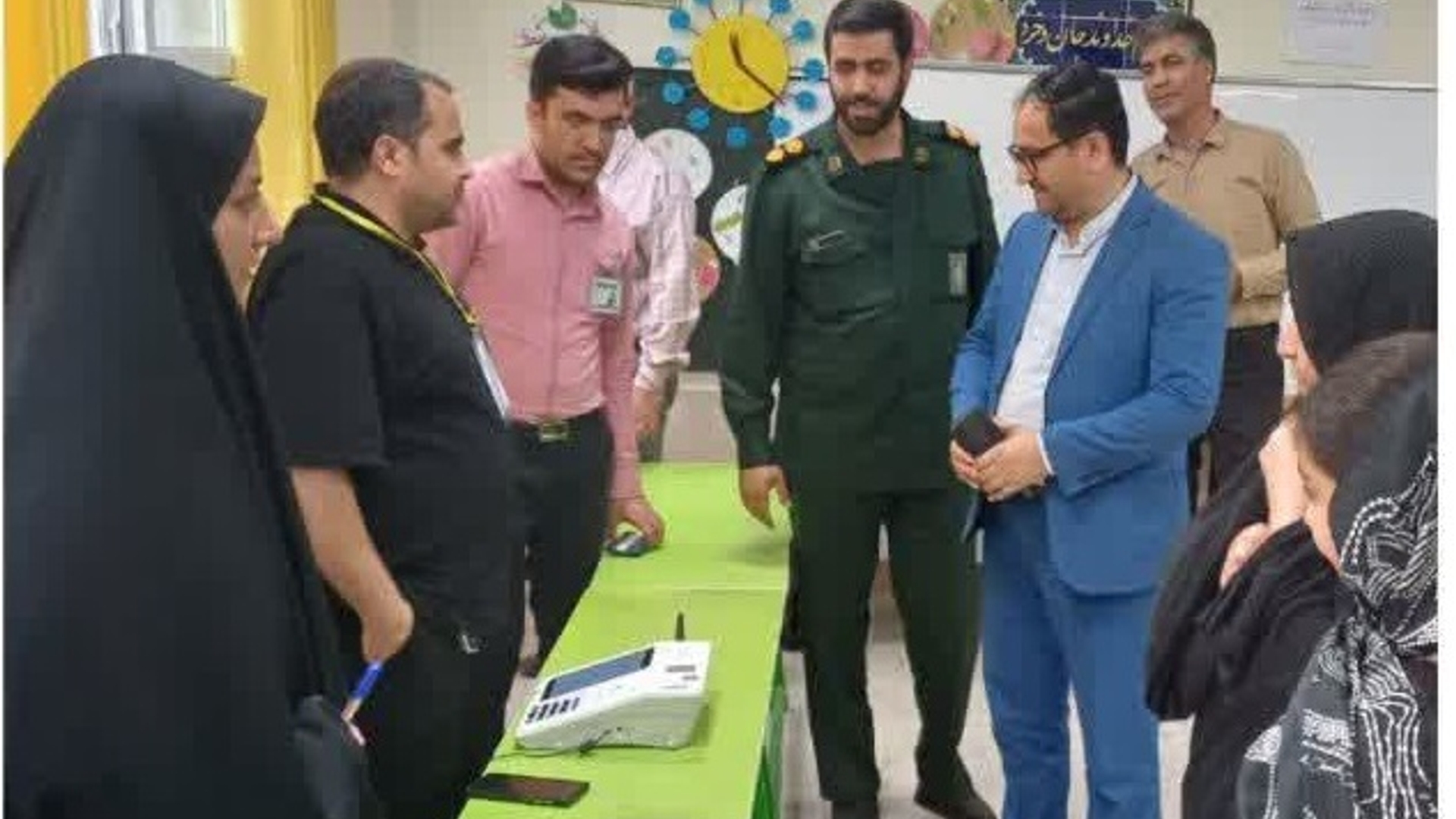 بازدید ابراهیم رستمی، فرماندار به اتفاق خانم آقامحمدی، معاون دفتر امور زنان و خانواده استانداری ، بداقی و عیسی آبادی معاونین فرماندار  و حیدری، فرمانده سپاه کمیجان از شعب اخذ رای روستاها