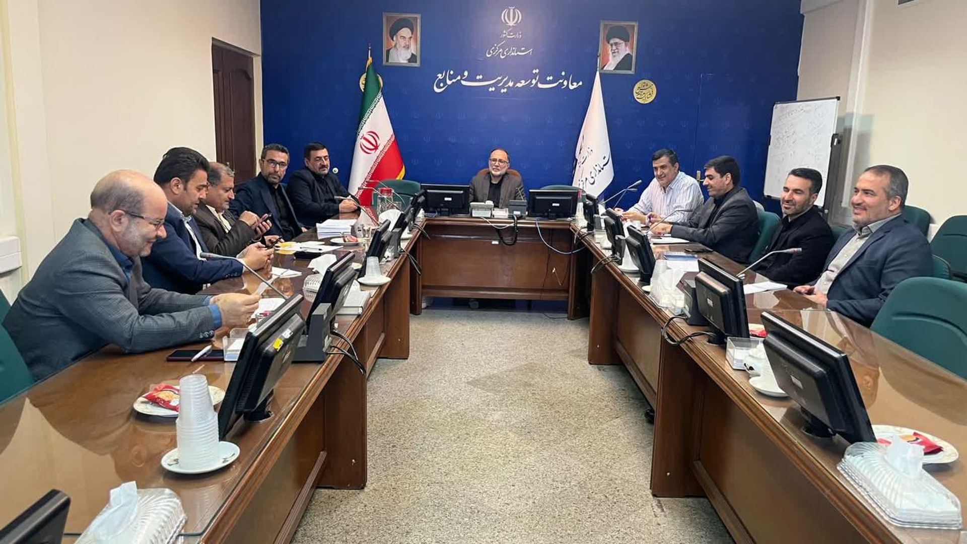 با حضور علیرضا حسنی،.    مدیرکل امور اداری و مالی